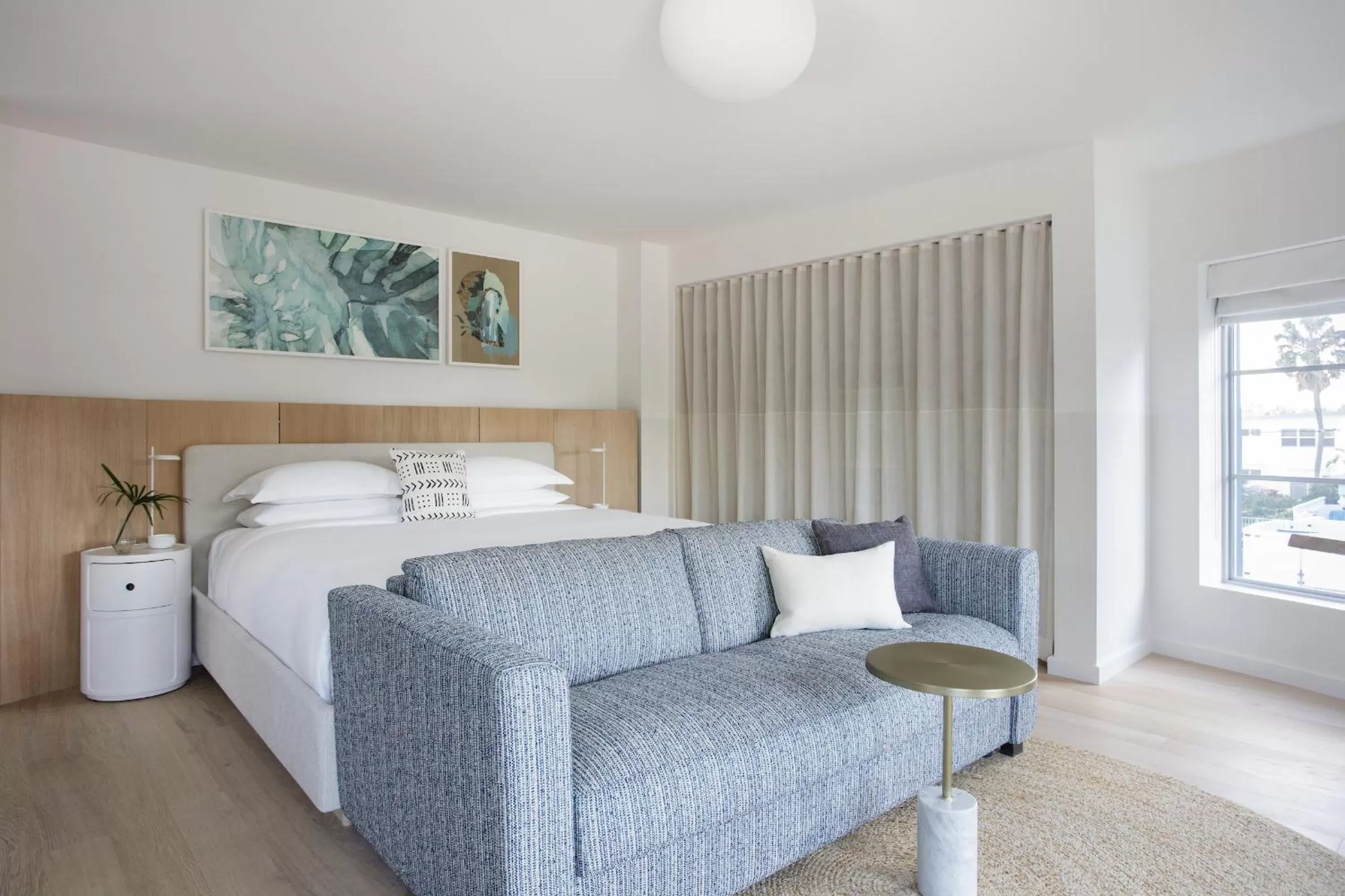 Bed in The Kimpton Shorebreak Fort Lauderdale Beach Resort