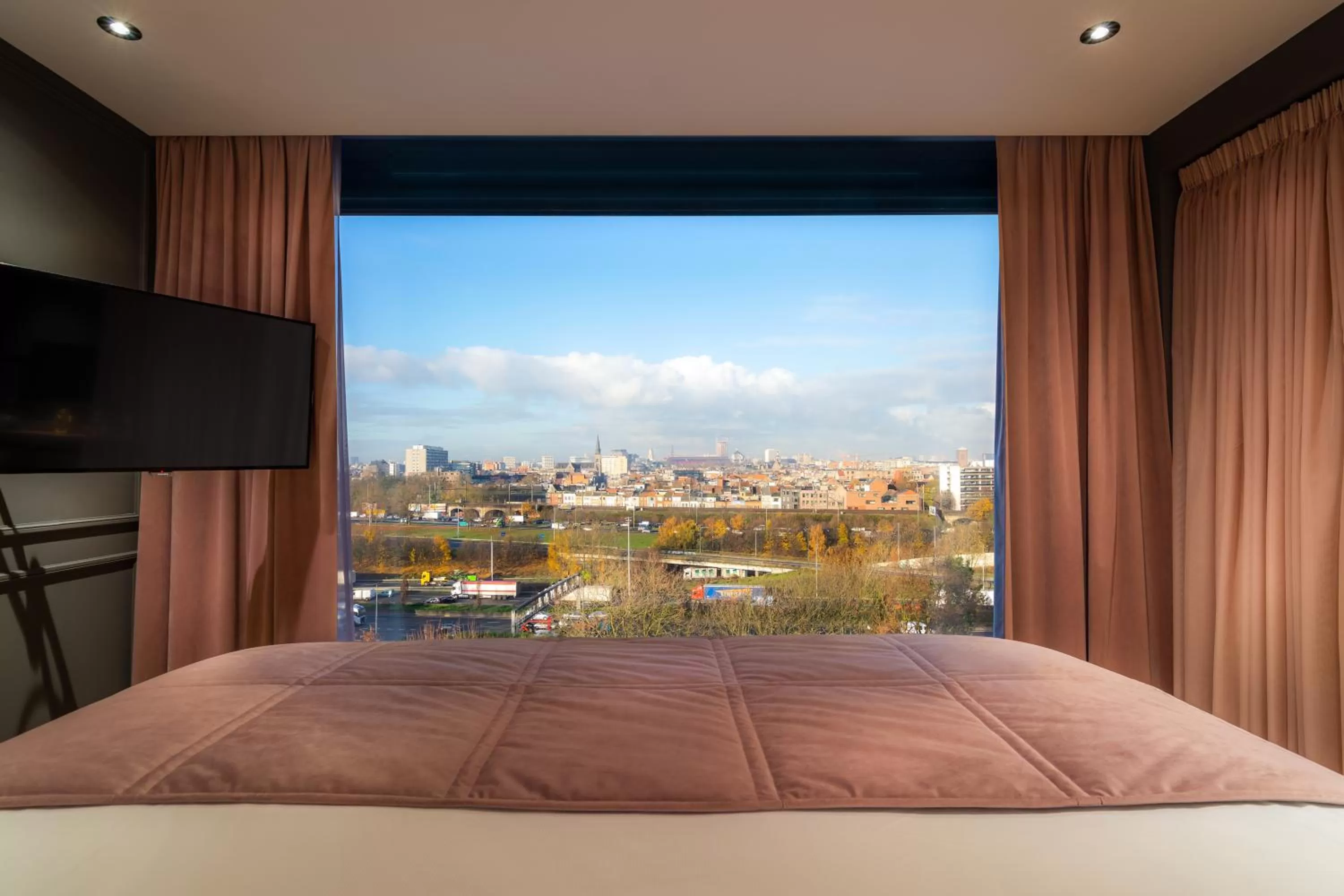 City view, Bed in Van der Valk Hotel Antwerpen