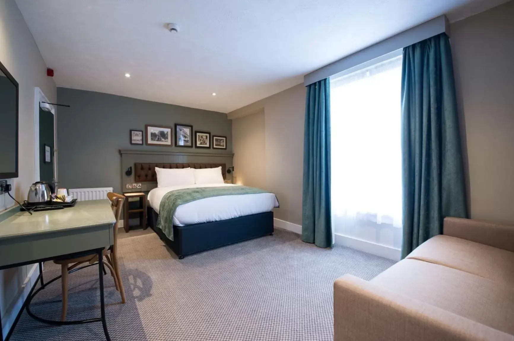 Family Room (2 Adults + 2 Children) in The Old Gate Inn by Innkeeper's Collection Family Room (2 Adults + 2 Children) in The Old Gate Inn by Innkeeper's Collection