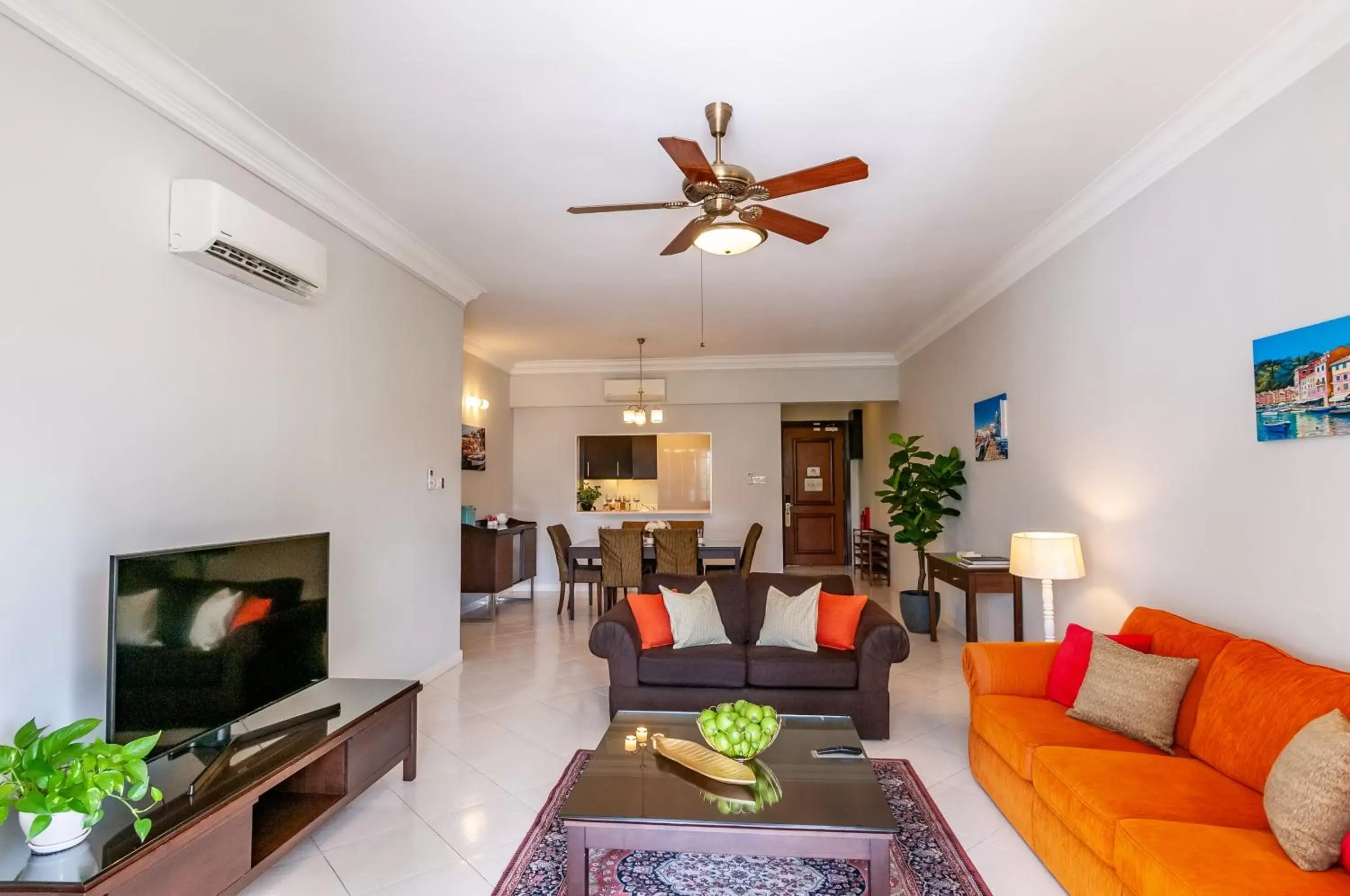 Living room, Seating Area in Wedgewood Residences