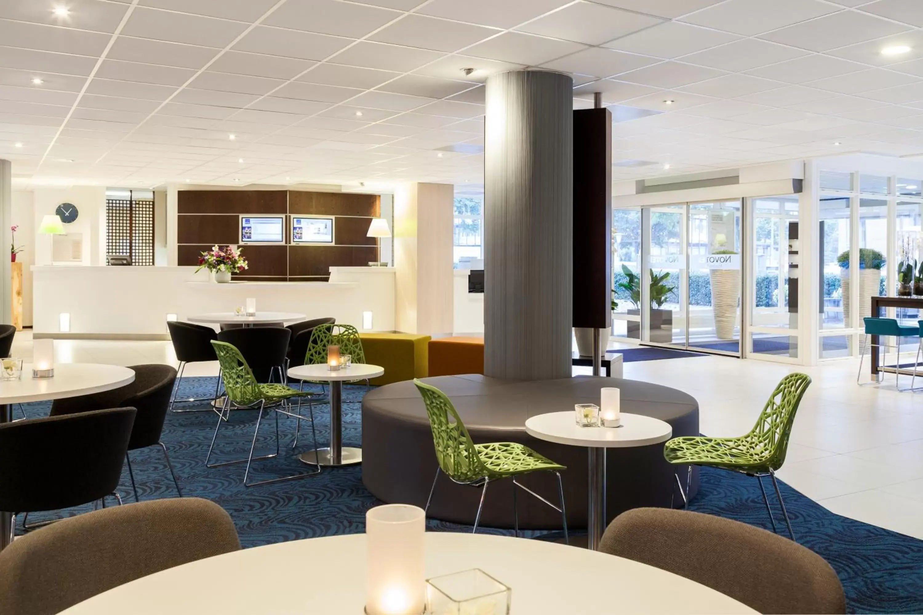 Lobby or reception, Lounge/Bar in Novotel Maastricht