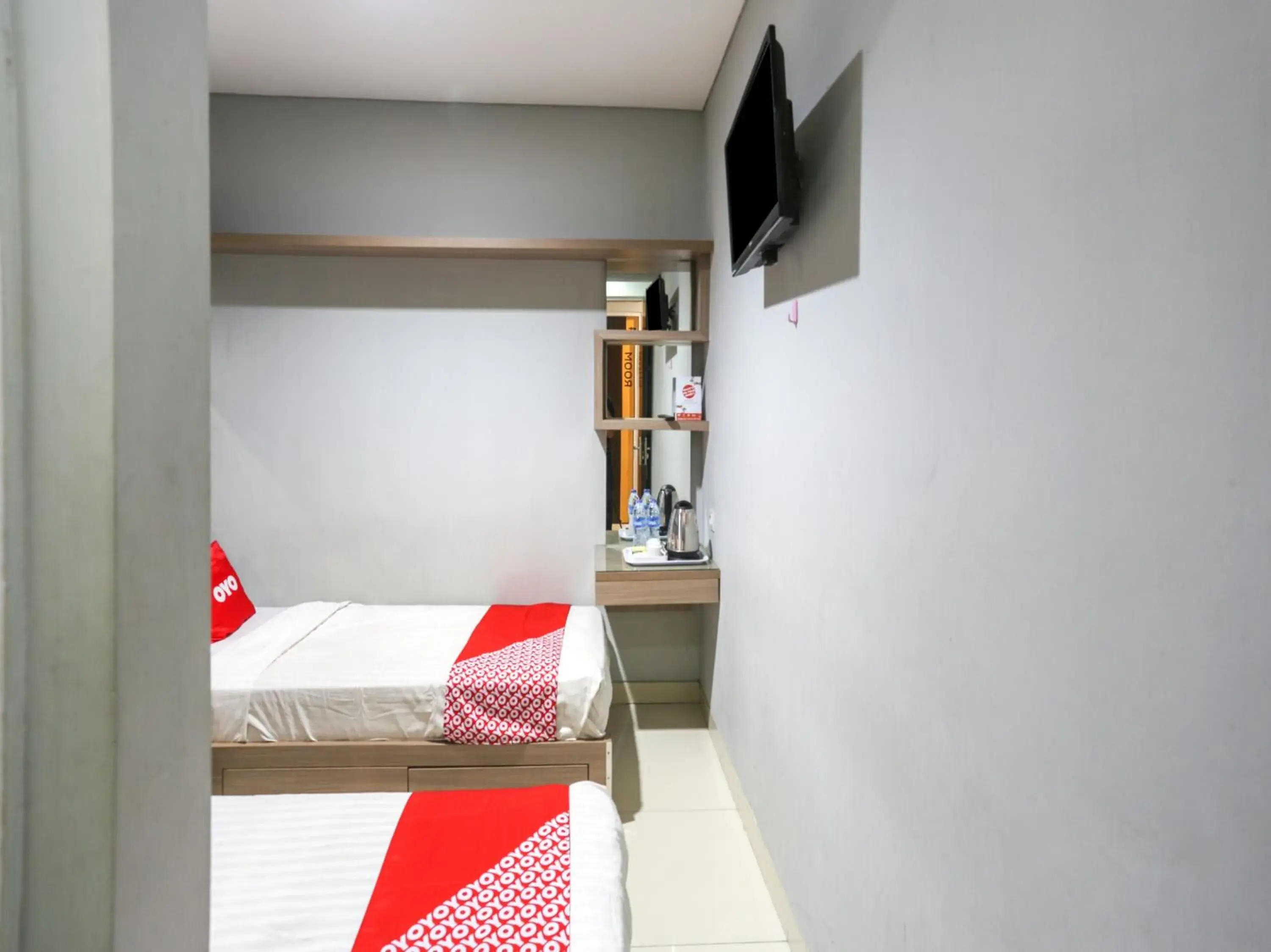 Bedroom in OYO 90056 Wisma Kebon Kacang 9