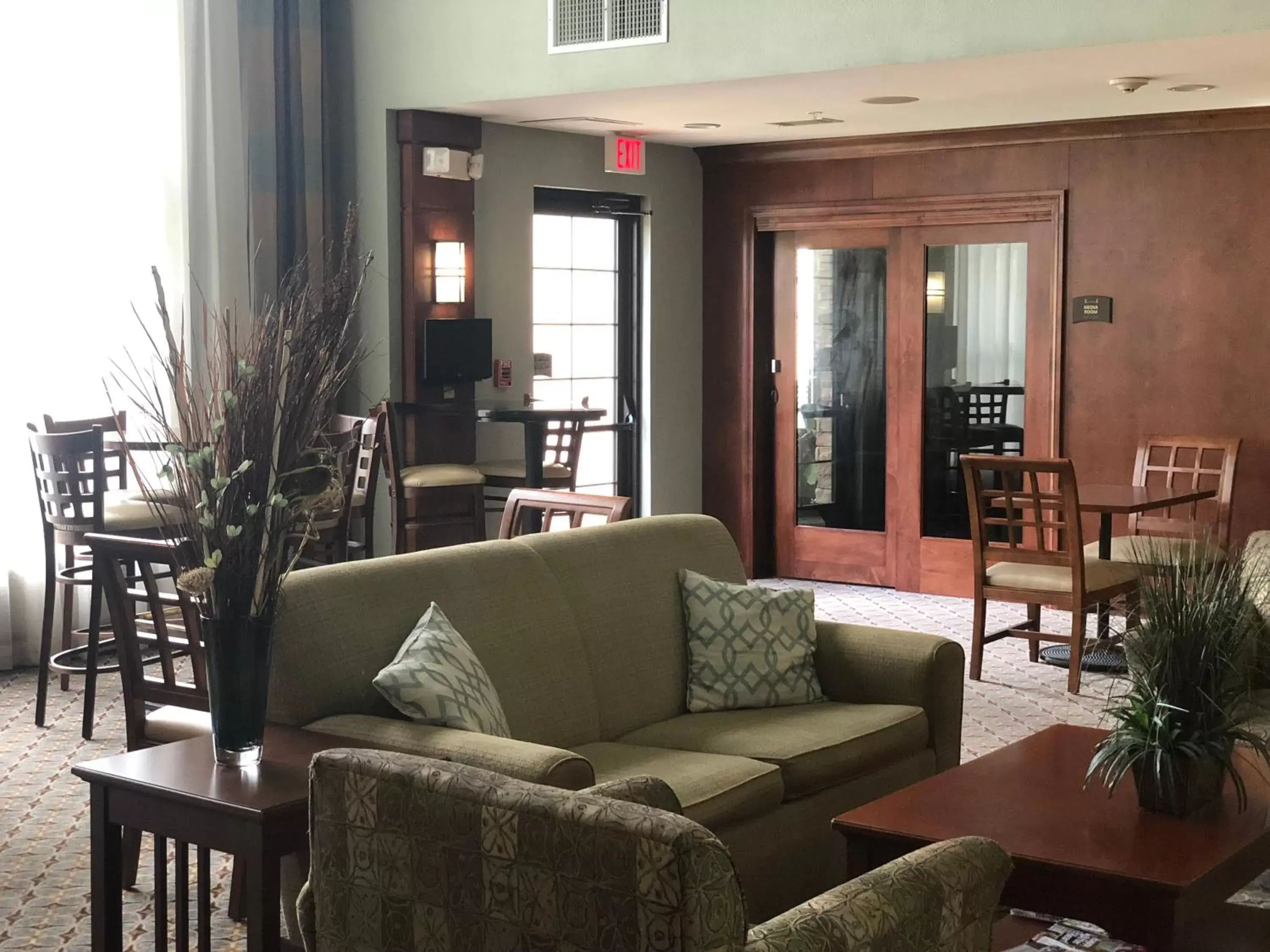 Communal lounge/ TV room, Seating Area in WeStay Suites - Covington/Mandeville