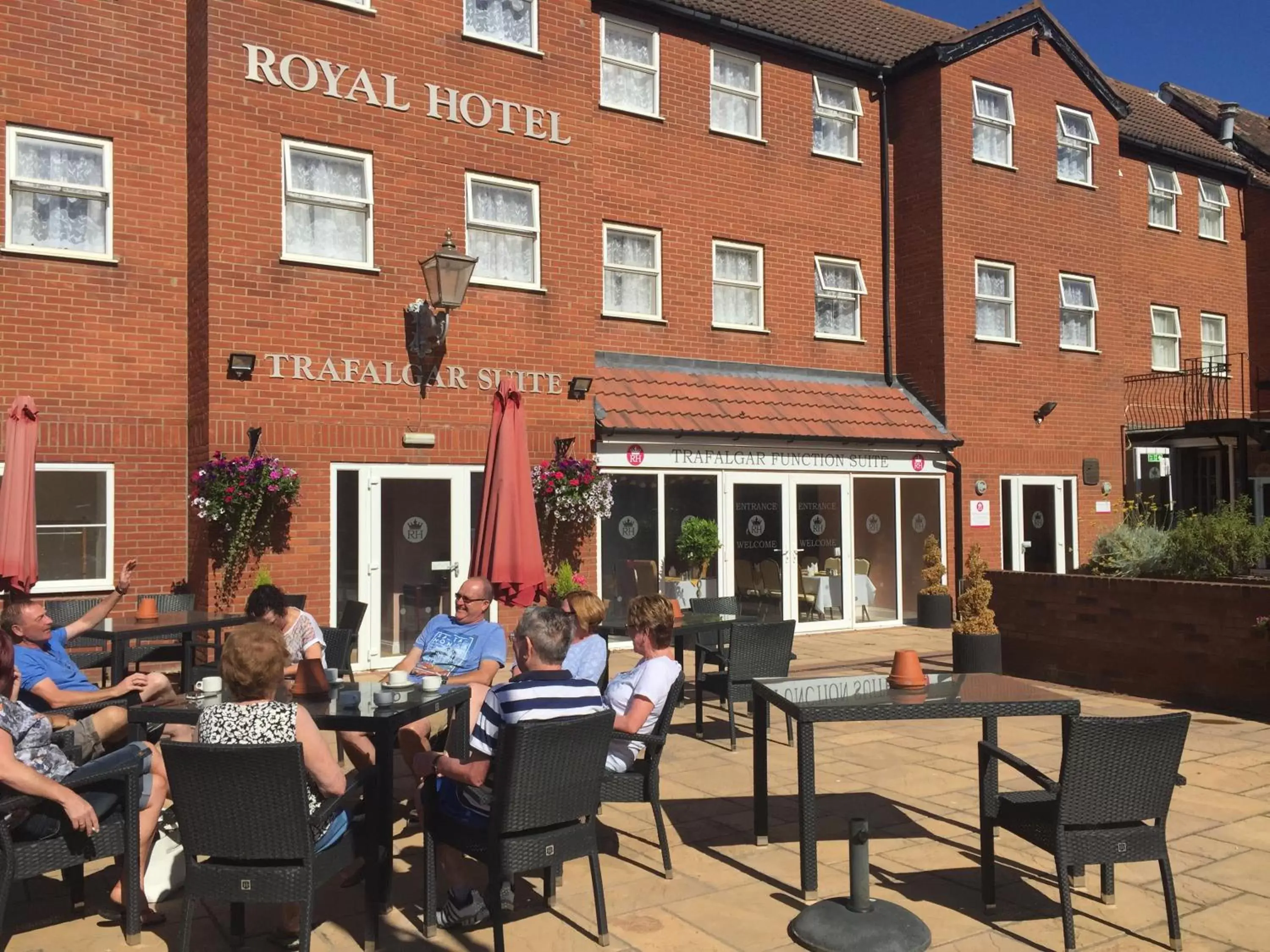 Garden, Restaurant/Places to Eat in The Royal Hotel