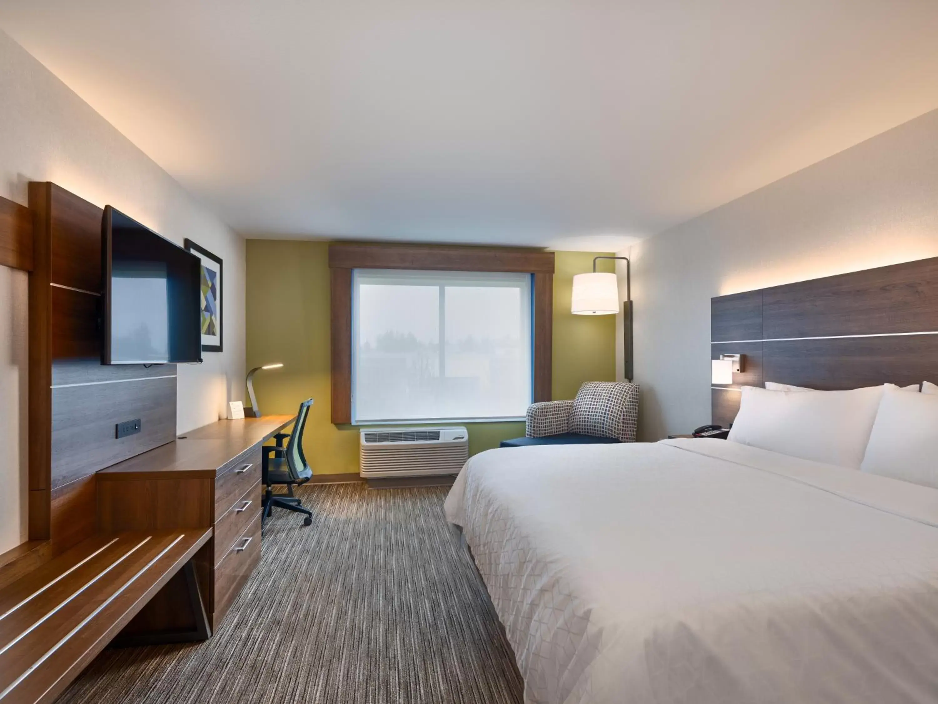 Bedroom, Bed in Holiday Inn Express & Suites Salem North - Keizer by IHG Bedroom, Bed in Holiday Inn Express & Suites Salem North - Keizer by IHG
