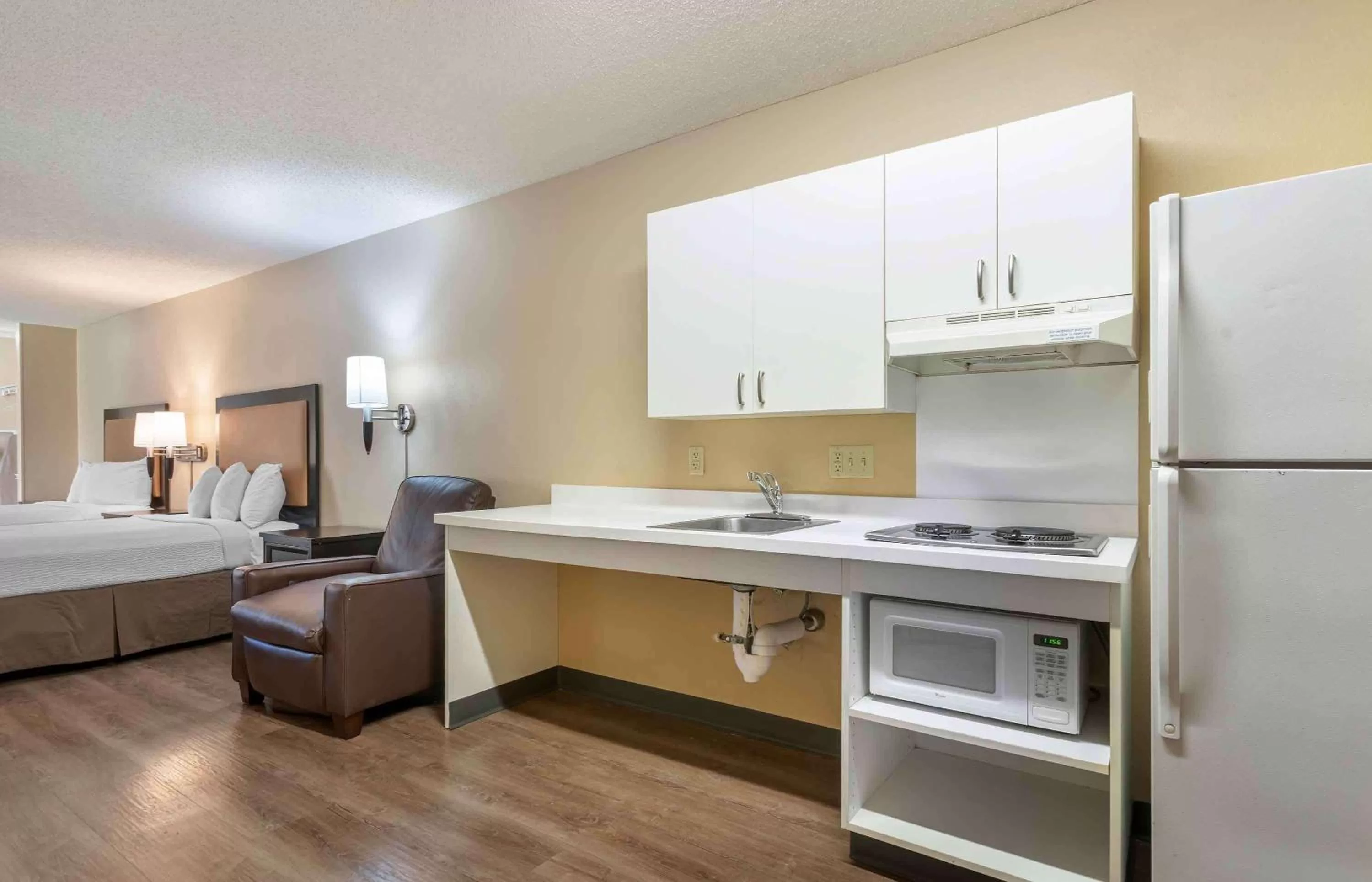 Bedroom, Bed in Extended Stay America Suites - San Jose - Edenvale - North