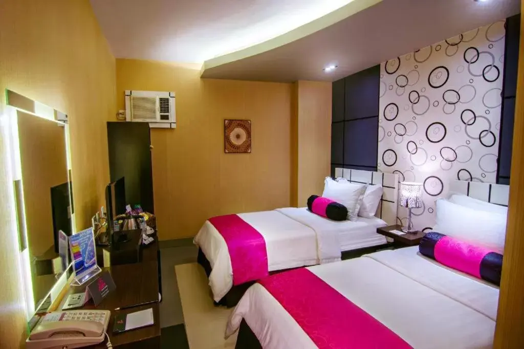 Bed in Eloisa Royal Suites