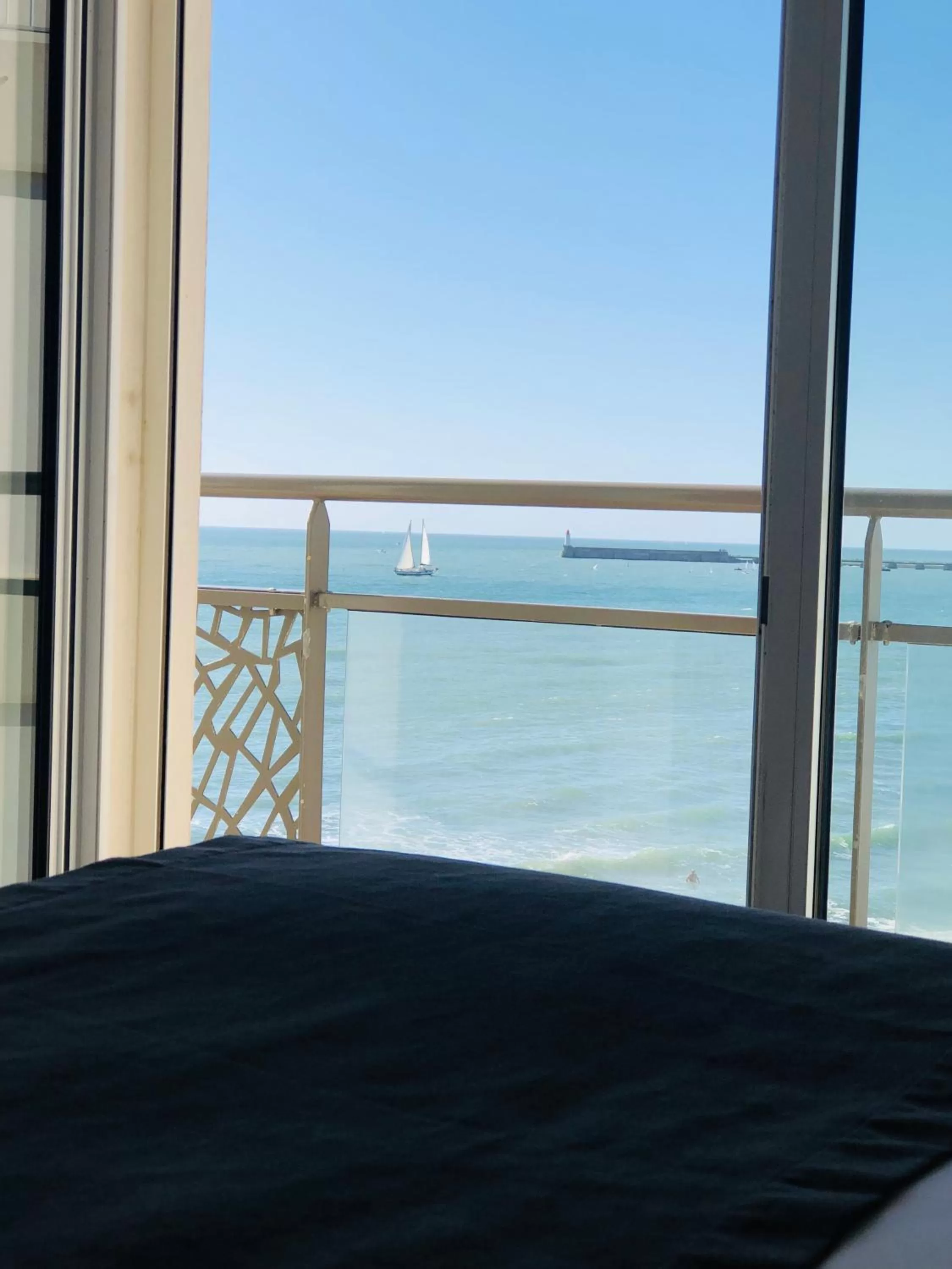 Sea view, Bed in Hotel & Spa Les Roches Noires