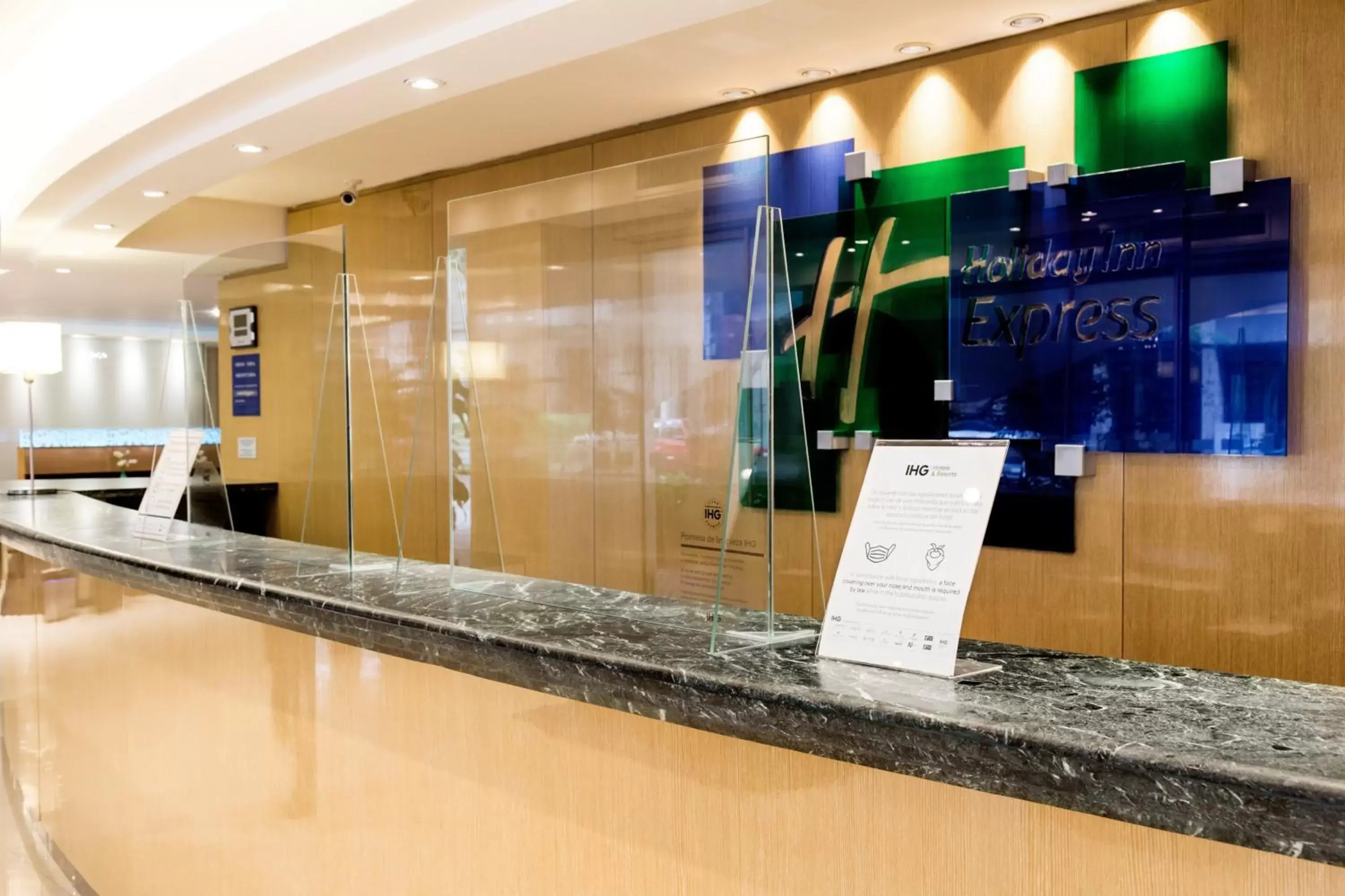 Property building, Lobby/Reception in Holiday Inn Express Rosario, an IHG Hotel