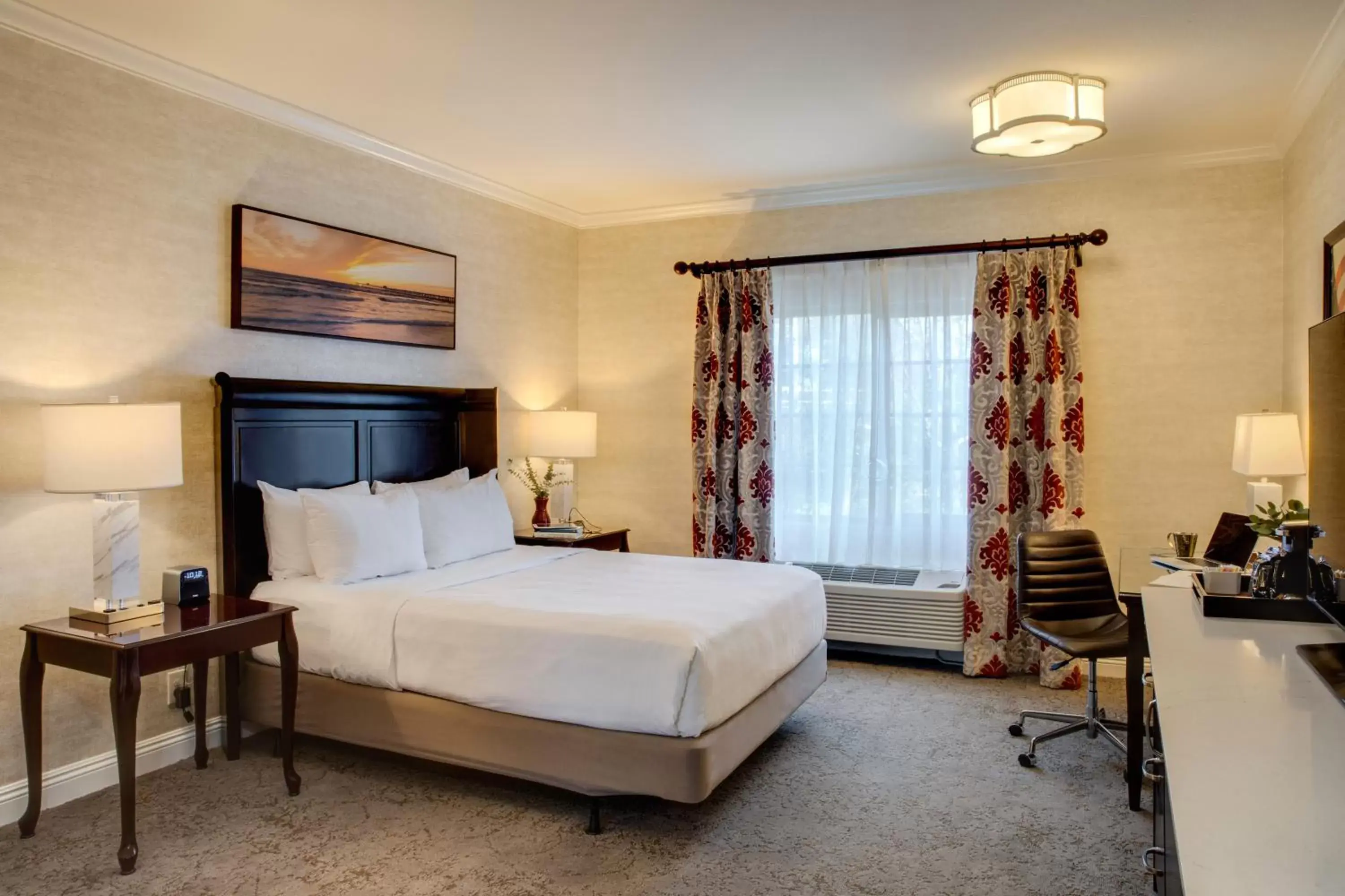 Bedroom, Bed in Ayres Hotel Costa Mesa Newport Beach