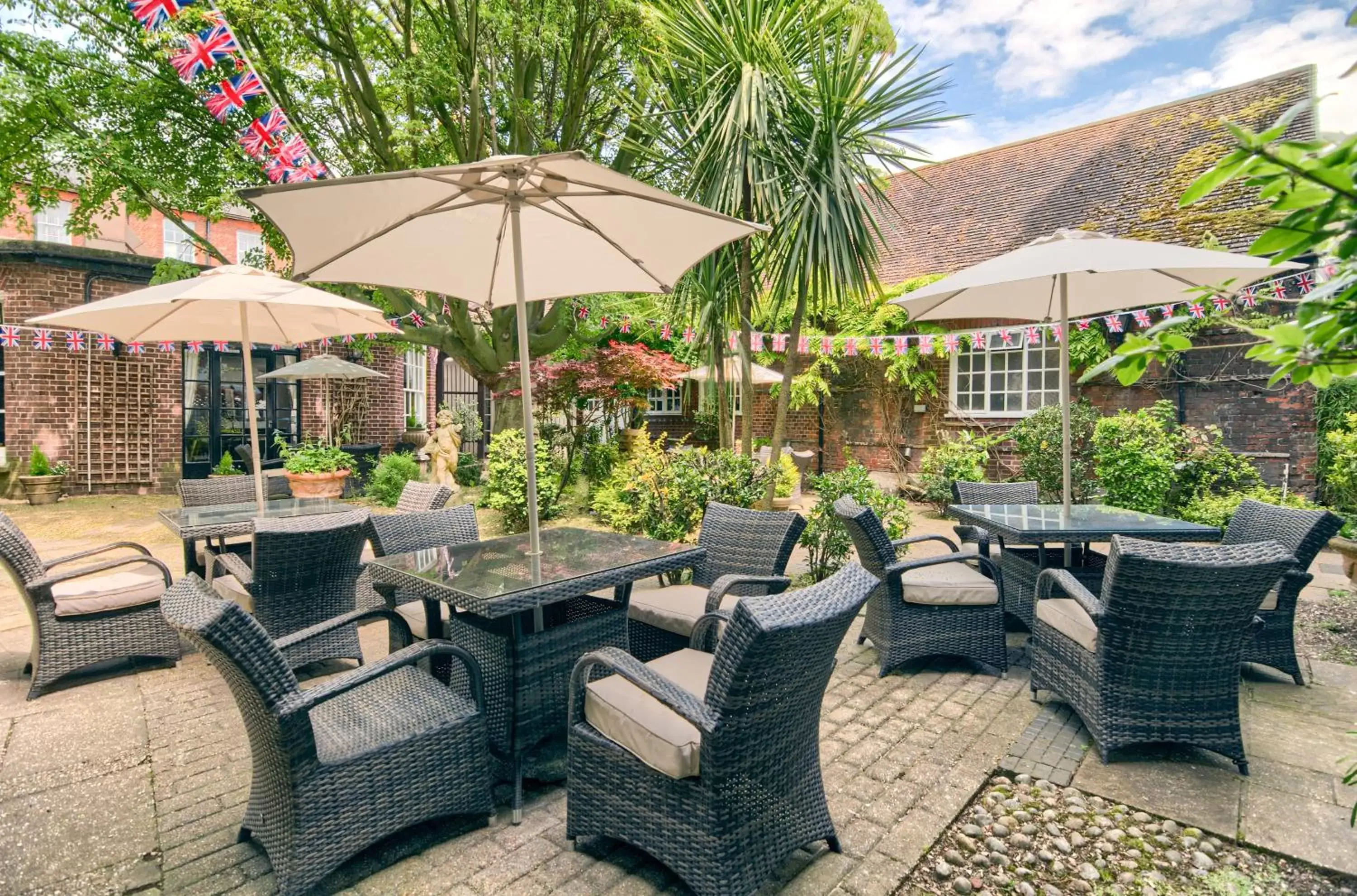 Balcony/Terrace, Restaurant/Places to Eat in Mercure Salisbury White Hart Hotel