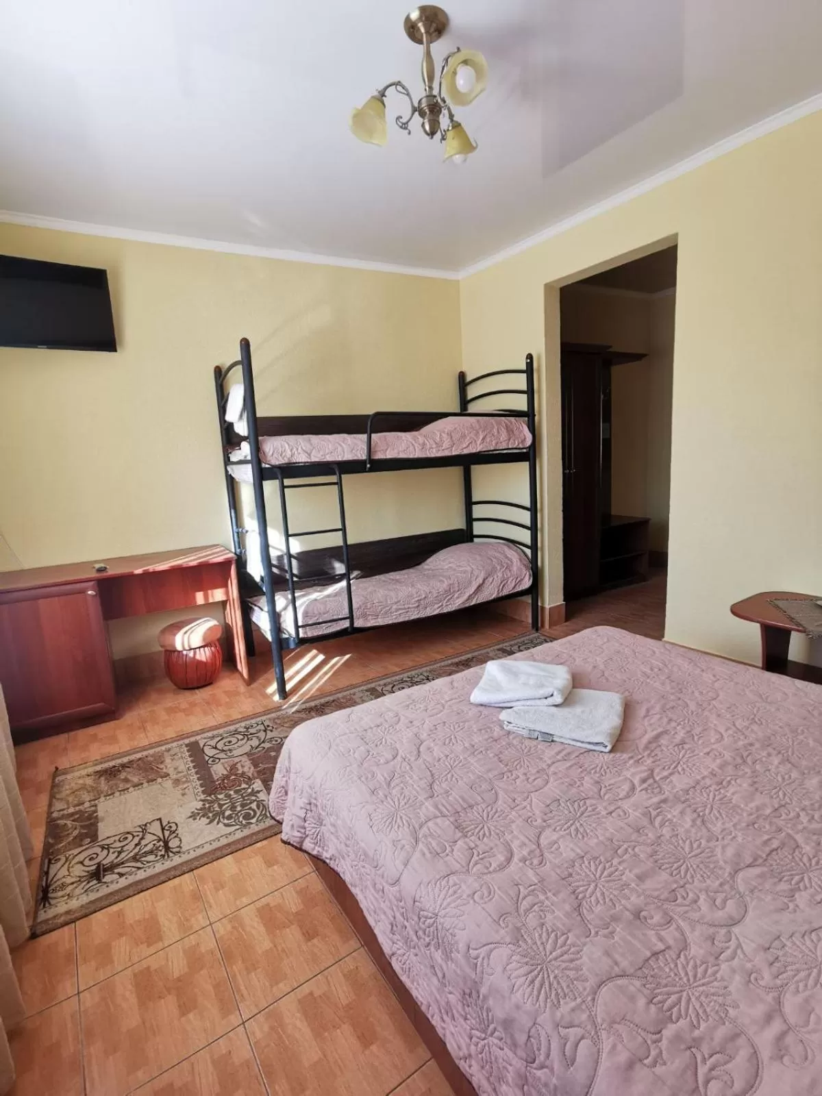 Bed in Monte-Kristo Hotel