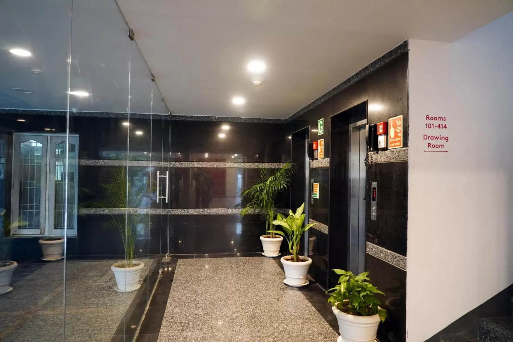 elevator, Lobby/Reception in Hotel Bakya Slot - Maraimalai Nagar