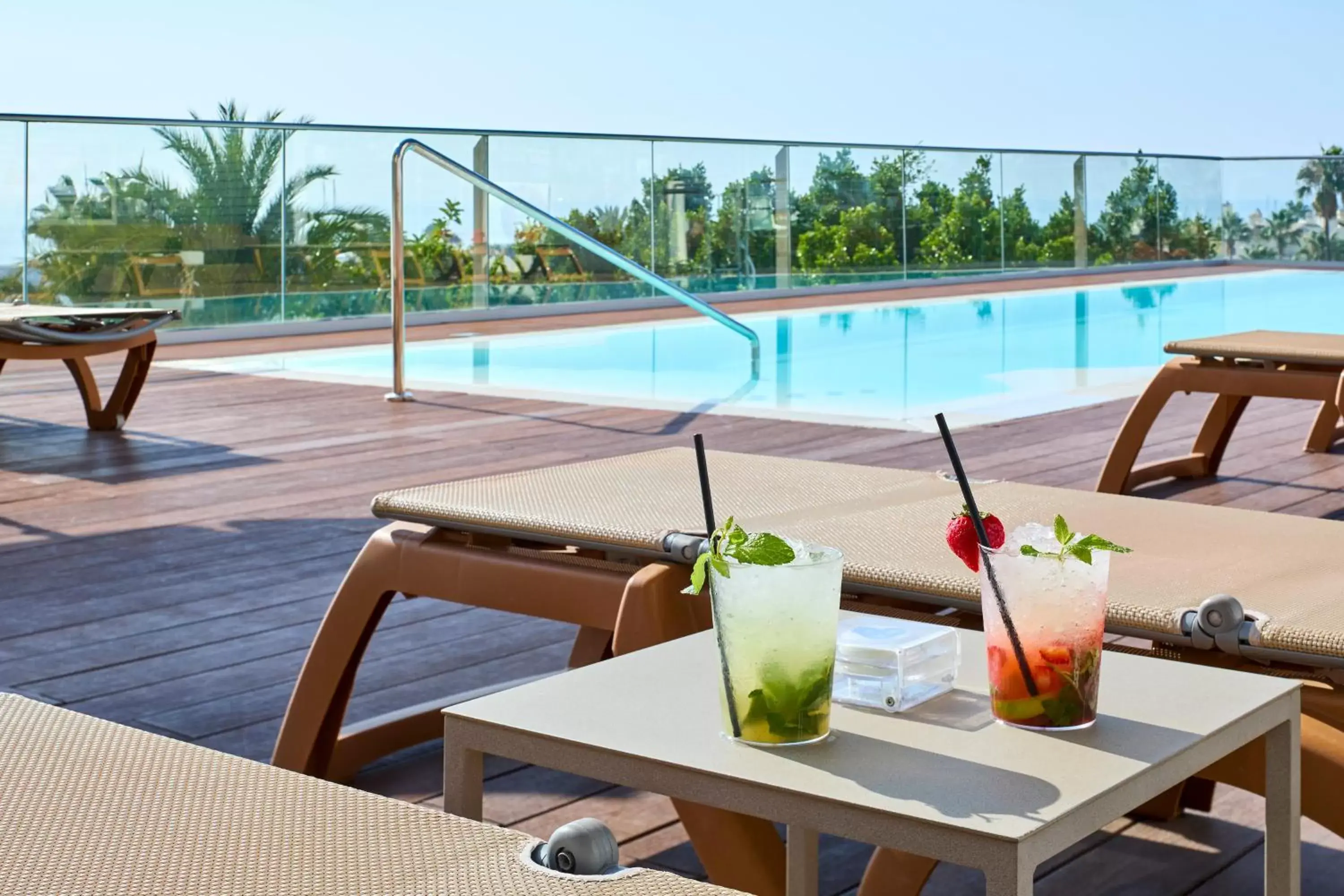 Solarium, Swimming Pool in Hotel Ocean House Costa del Sol, Affiliated by Meliá