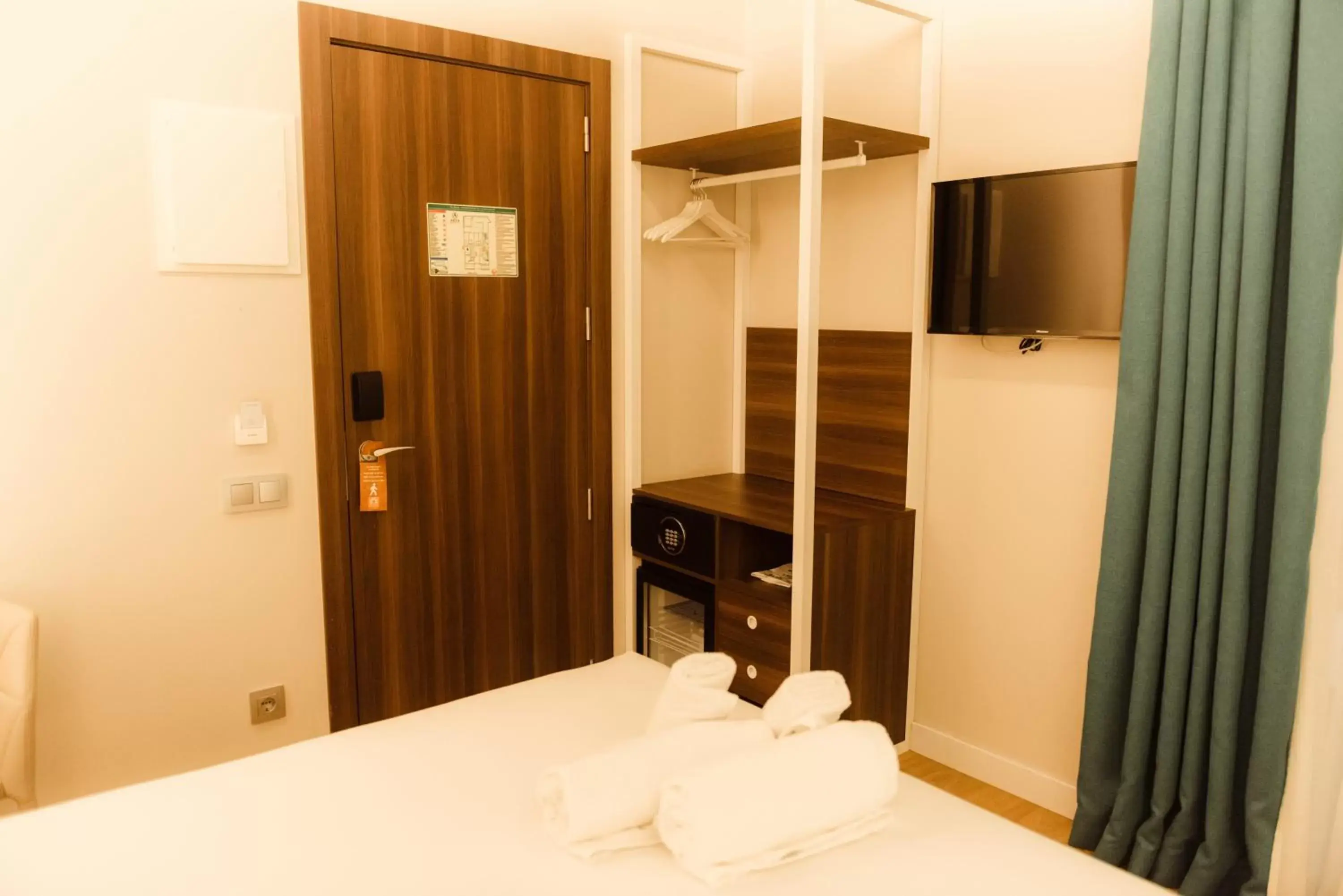 TV and multimedia, Bed in Arya Stadium Hotel