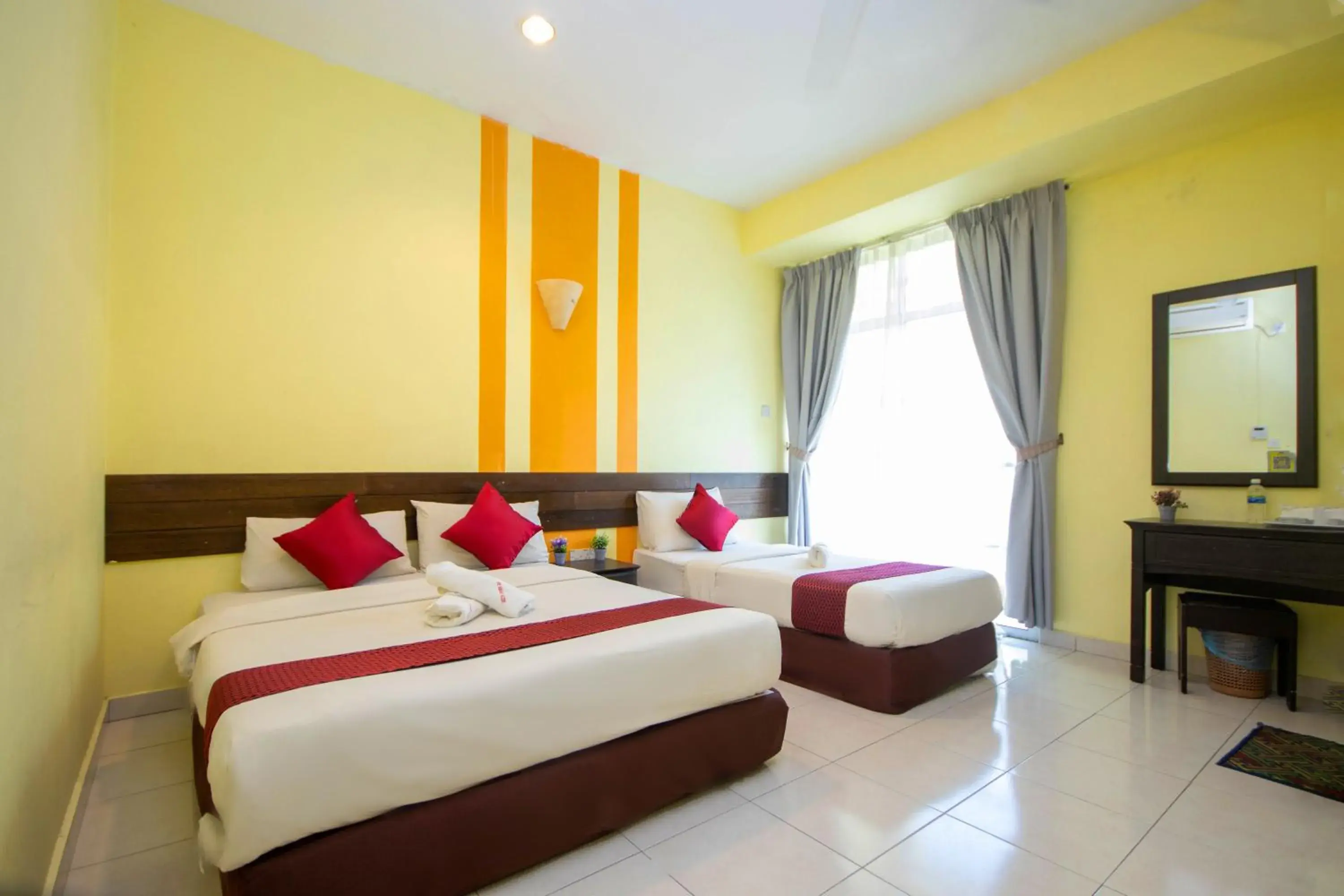 Bedroom, Bed in Sun Inns Rest House Kuantan