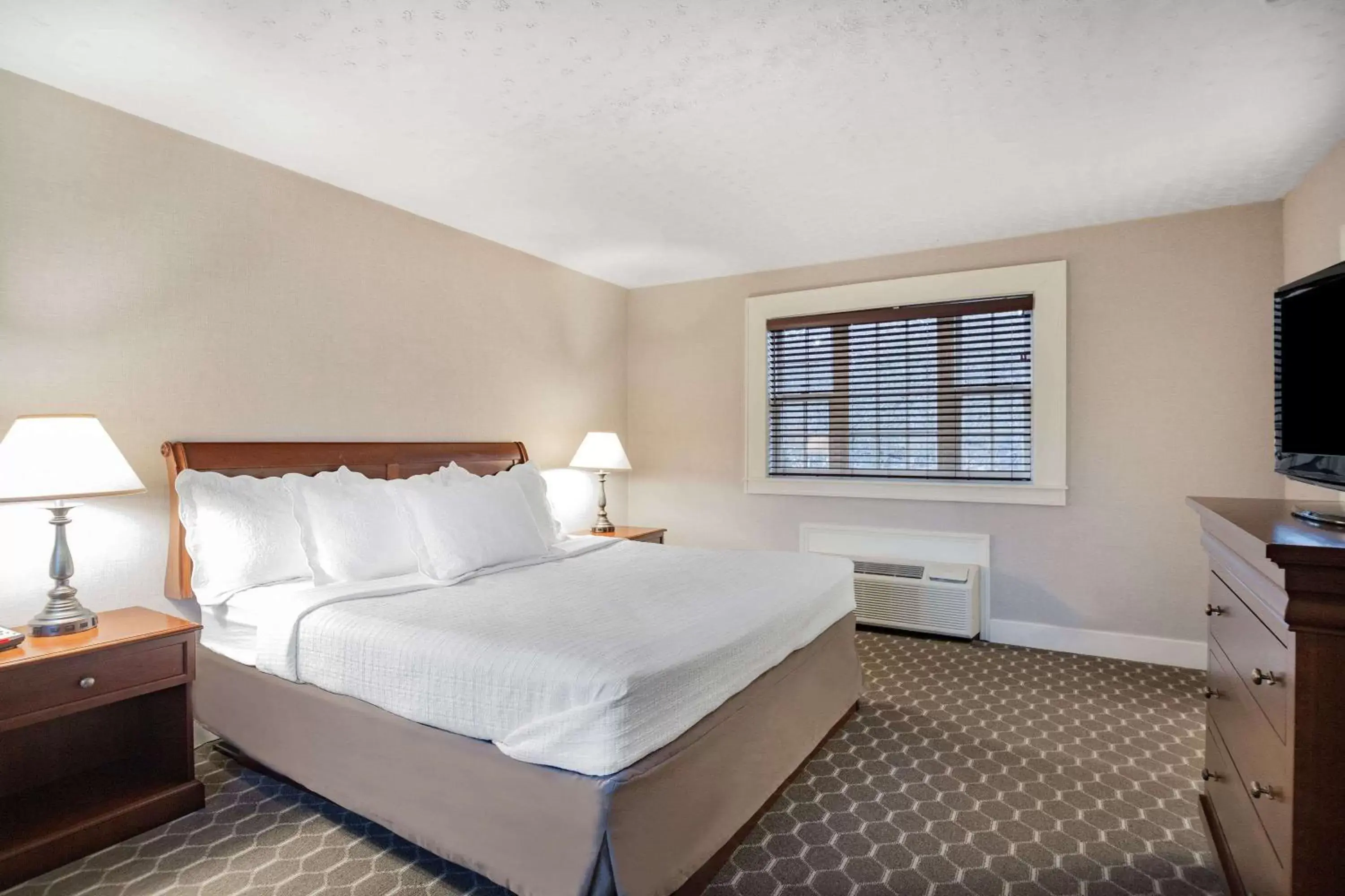 Photo of the whole room, Bed in Natural Bridge Hotel, Trademark Collection by Wyndham