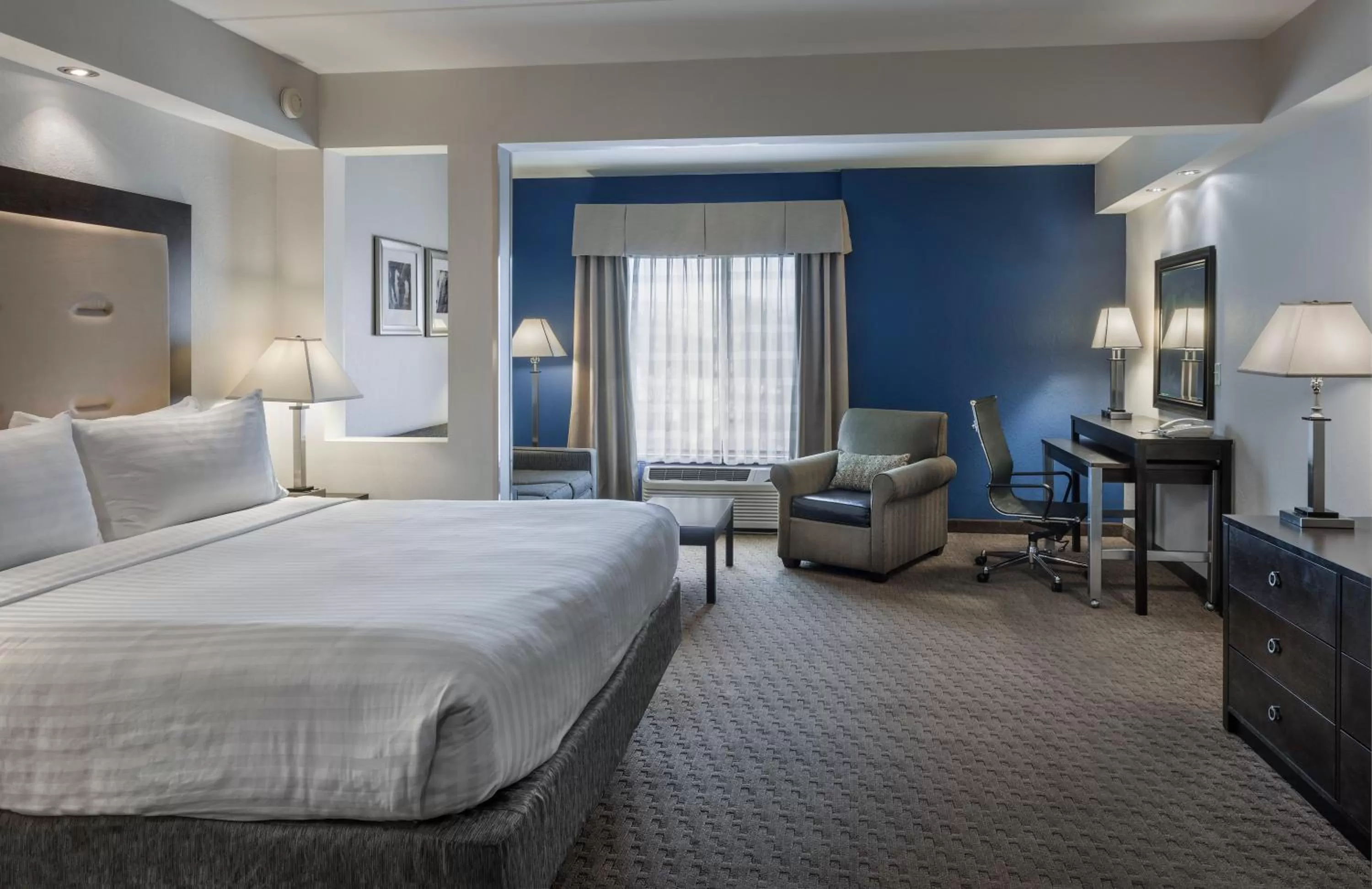 Photo of the whole room, Bed in Holiday Inn Express & Suites Laurel Lakes by IHG