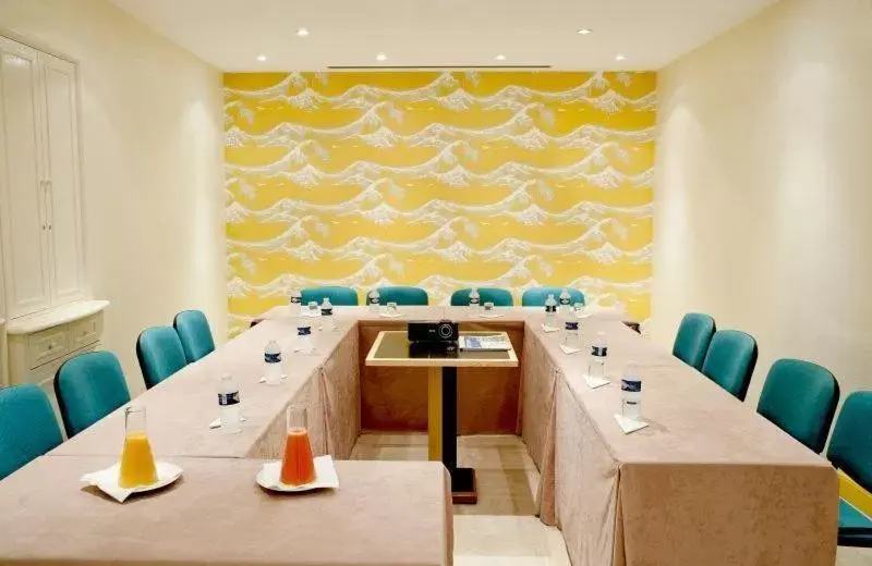 Business Area/Conference Room in Hôtel Le Cardinal by Happyculture