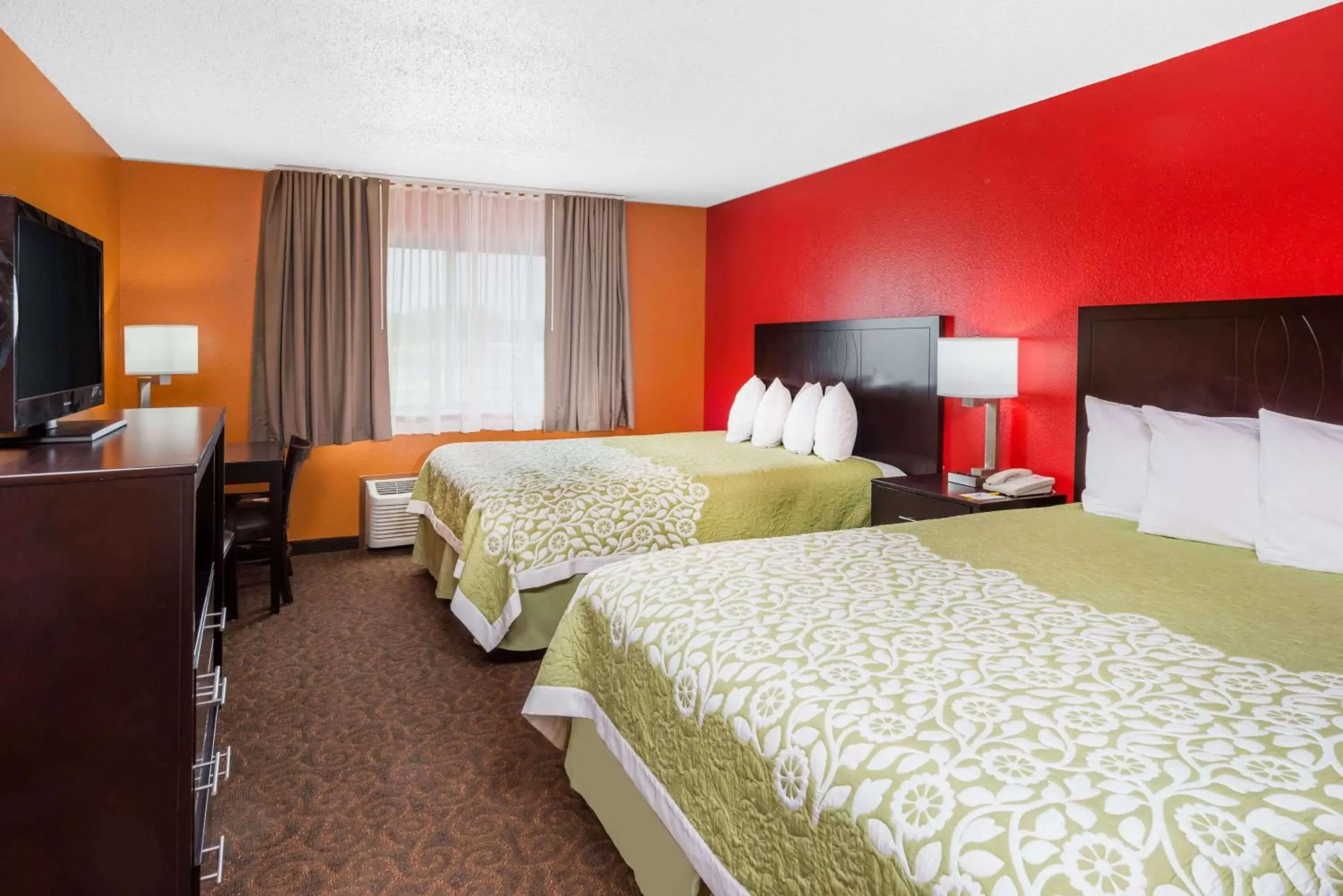 Photo of the whole room, Bed in Days Inn by Wyndham Mexico