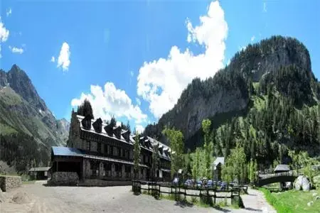 Facade/entrance, Property Building in Hotel Hospital de Benasque