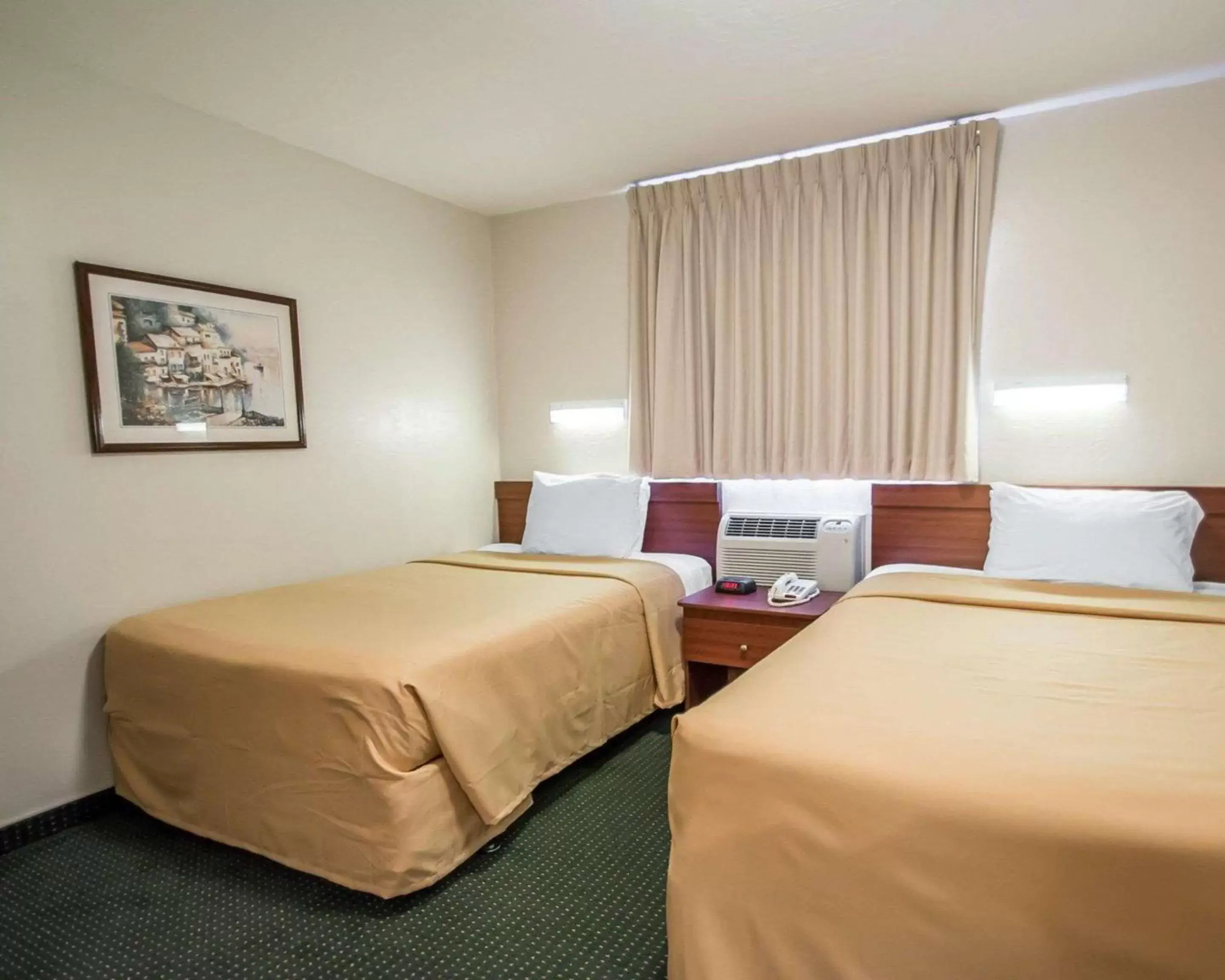 Photo of the whole room, Bed in Suburban Studios Melbourne Airport