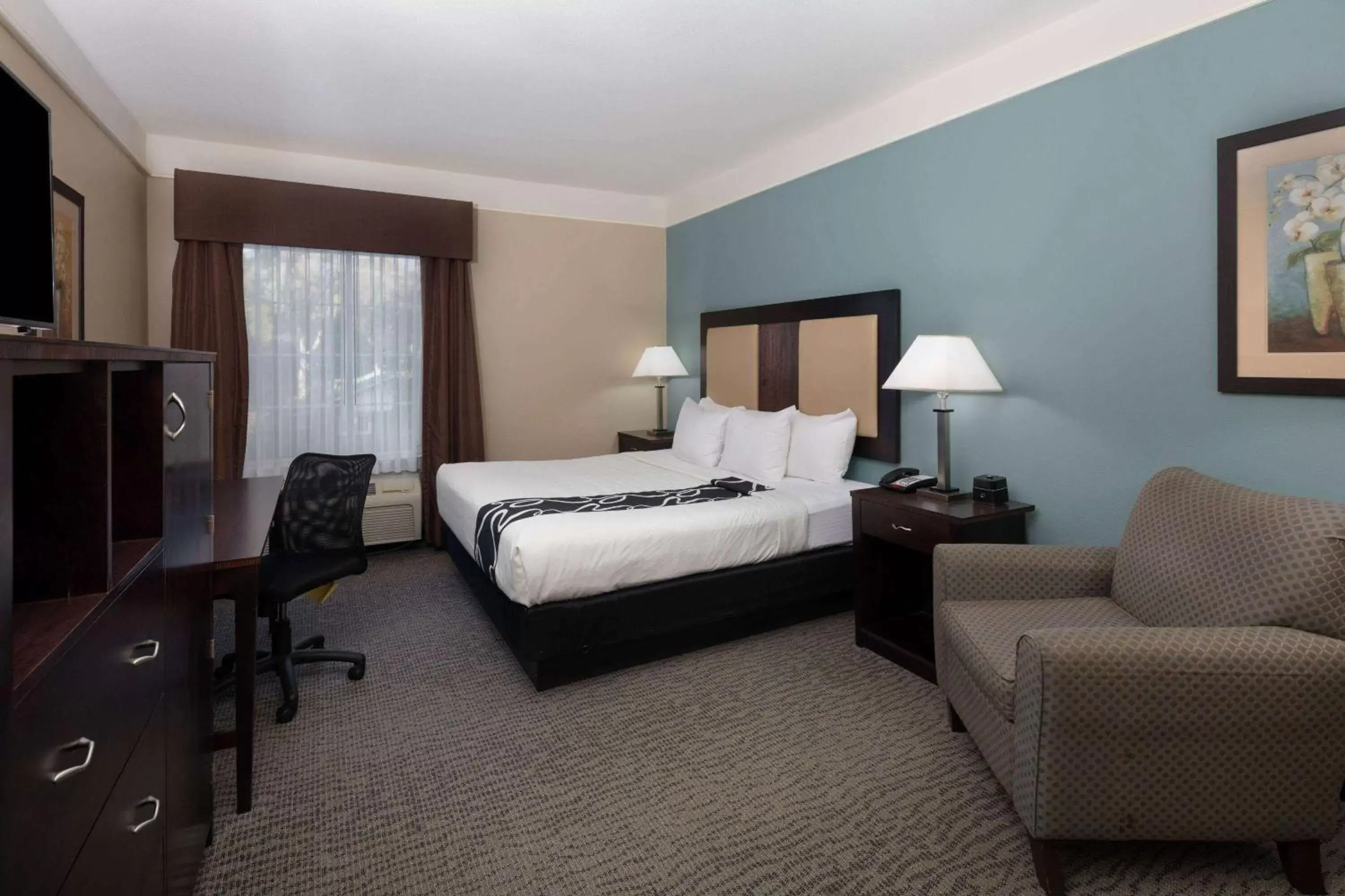 King Room - Mobility Access/Non-Smoking in La Quinta by Wyndham Savannah Airport - Pooler King Room - Mobility Access/Non-Smoking in La Quinta by Wyndham Savannah Airport - Pooler