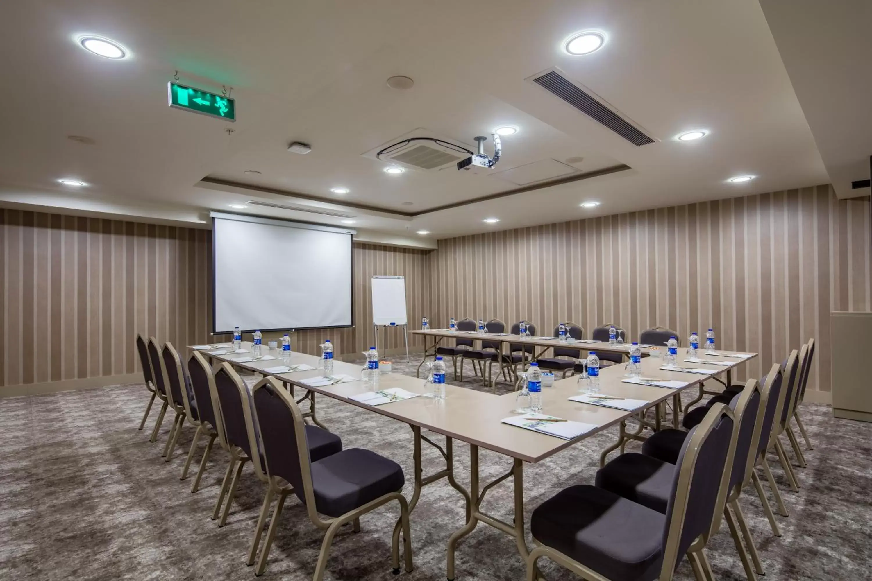 Meeting/conference room in Holiday Inn Antalya - Lara, an IHG Hotel