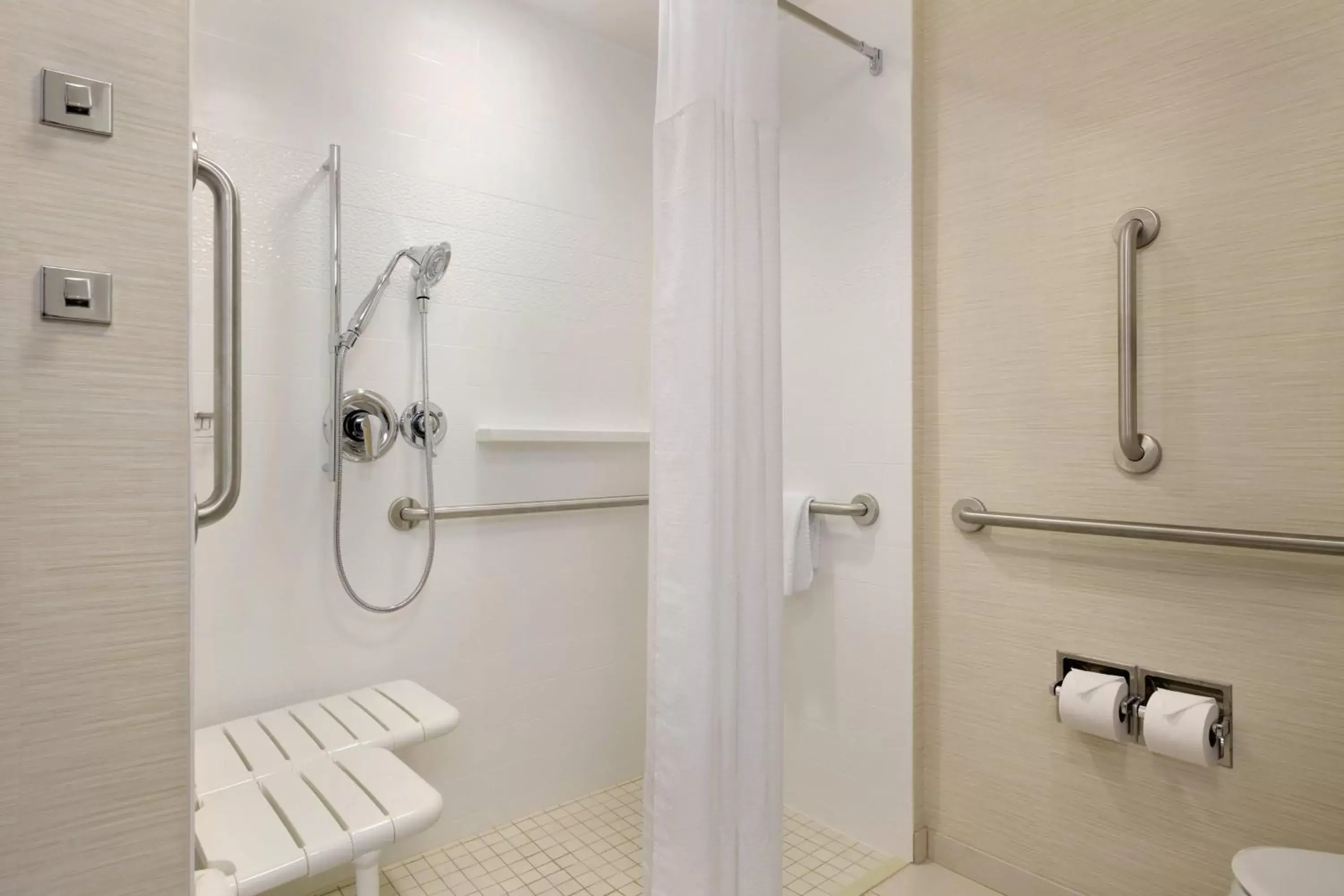 Photo of the whole room, Bathroom in Fairfield Inn & Suites by Marriott Lancaster East at The Outlets