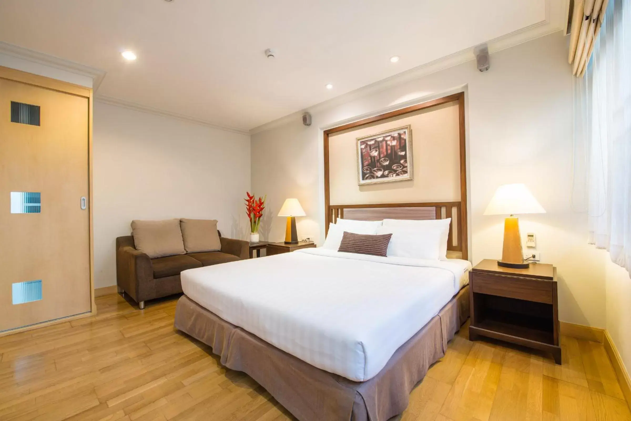 Bed in The Key Bangkok Hotel