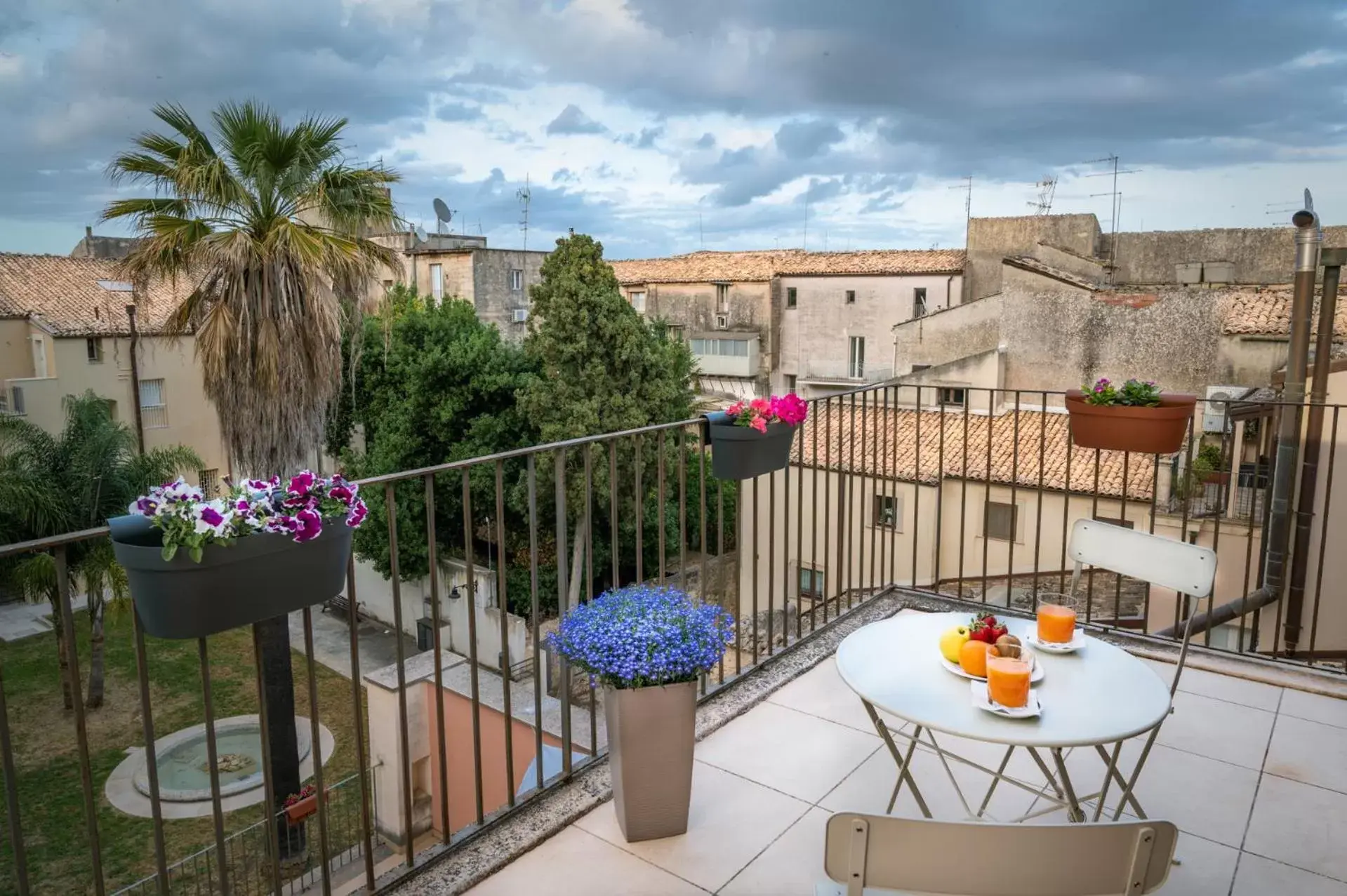 TV and multimedia, Balcony/Terrace in Hotel Vittorio Veneto