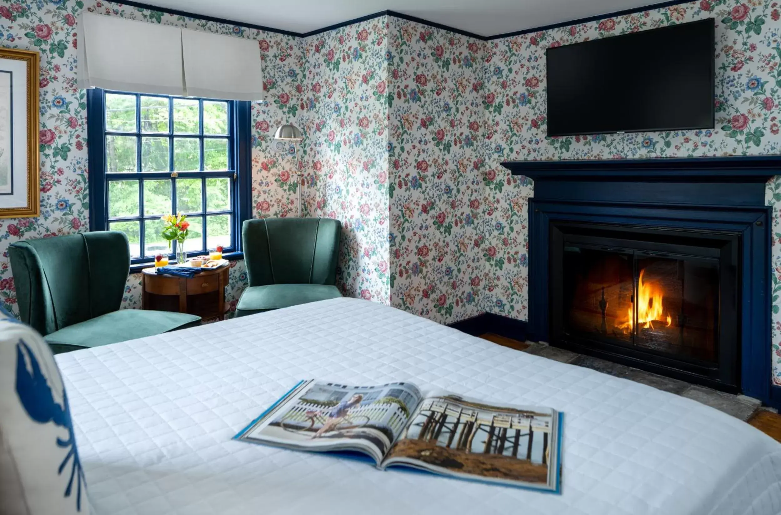 Guests, Bed in Waldo Emerson Inn