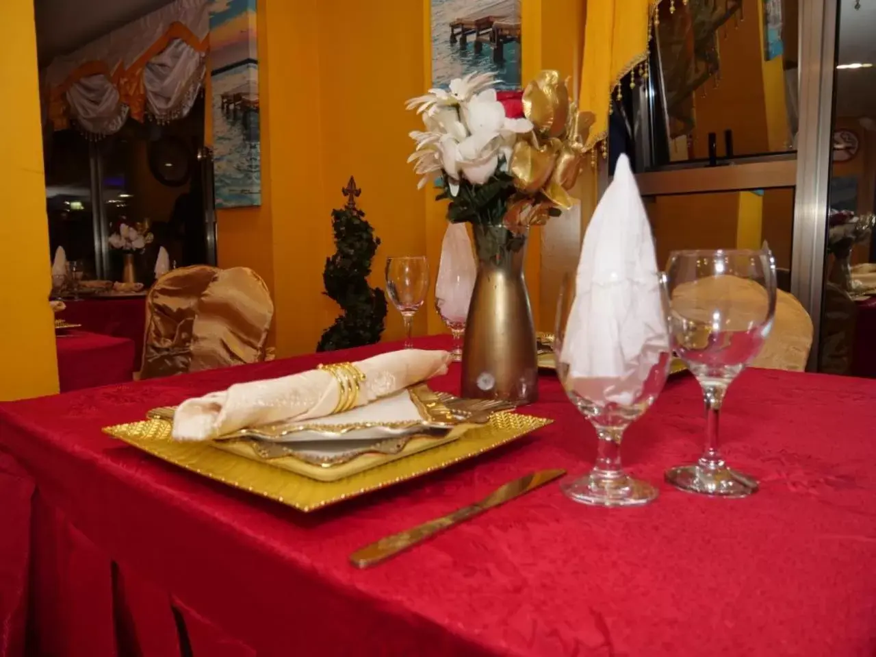 Restaurant/places to eat in Marriot Metropolitan Hotel Restaurant/places to eat in Marriot Metropolitan Hotel