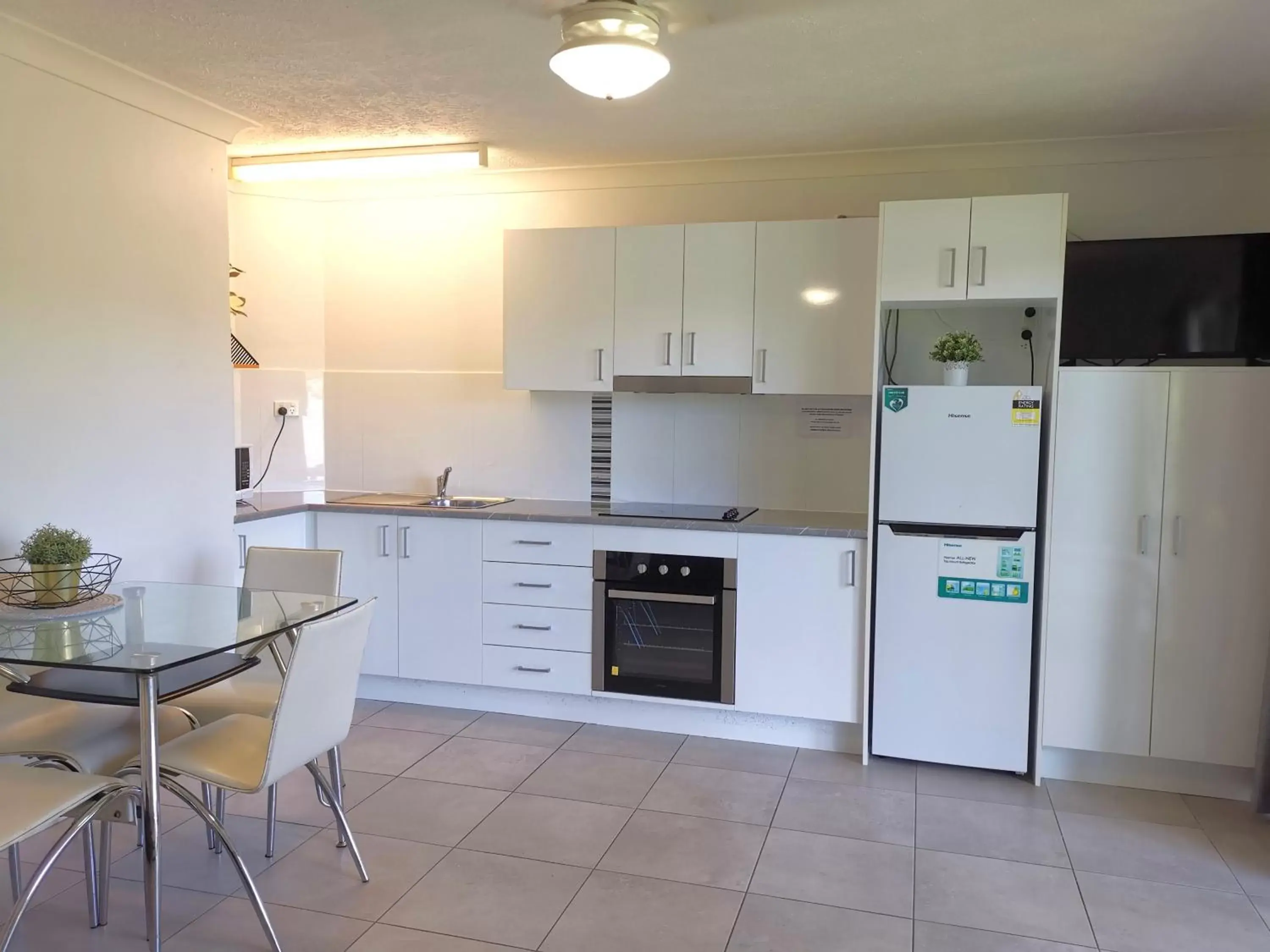 Kitchen/Kitchenette in Bay of Palms