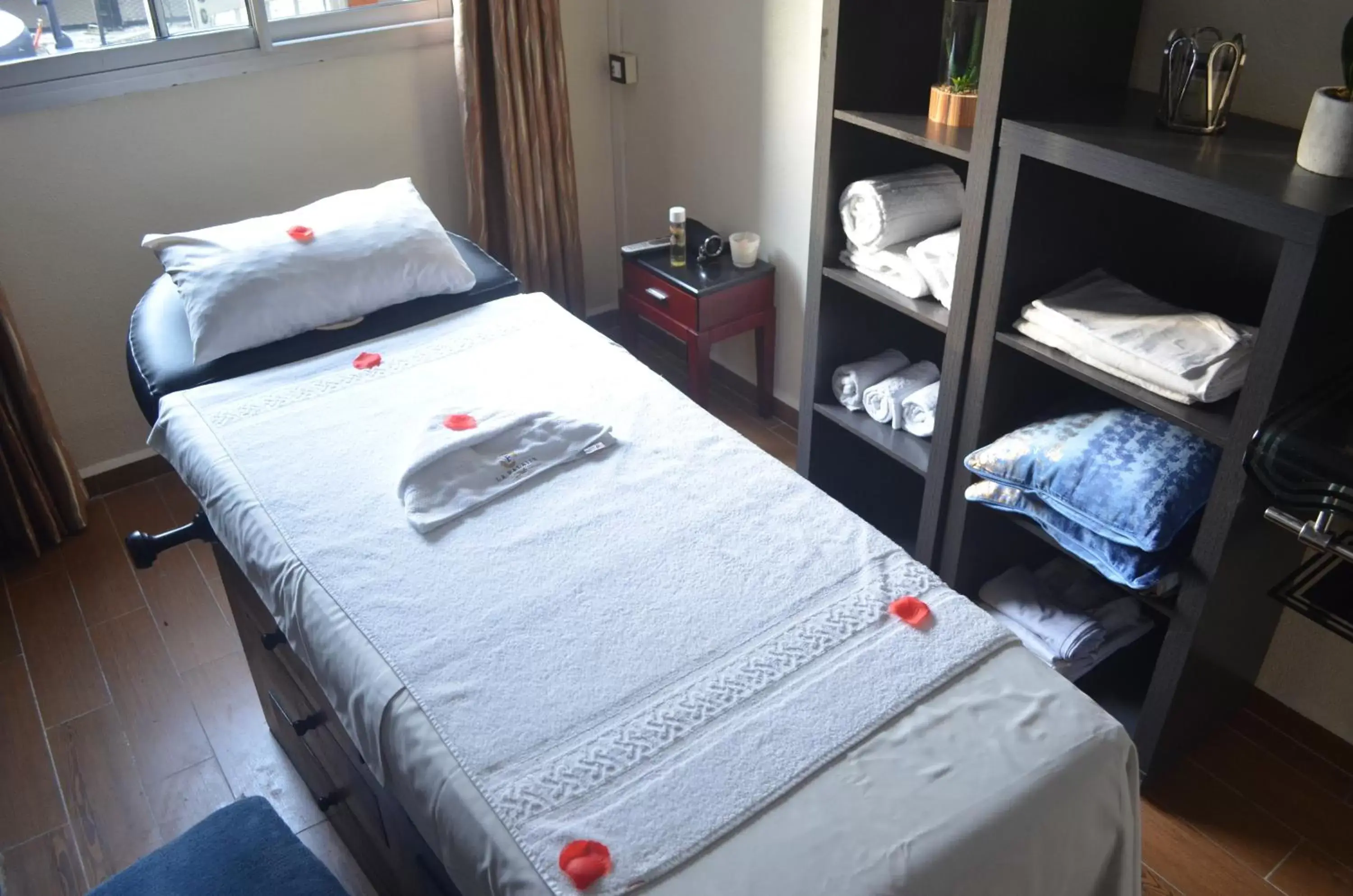 Massage, Bed in Hotel Résidence La Falaise