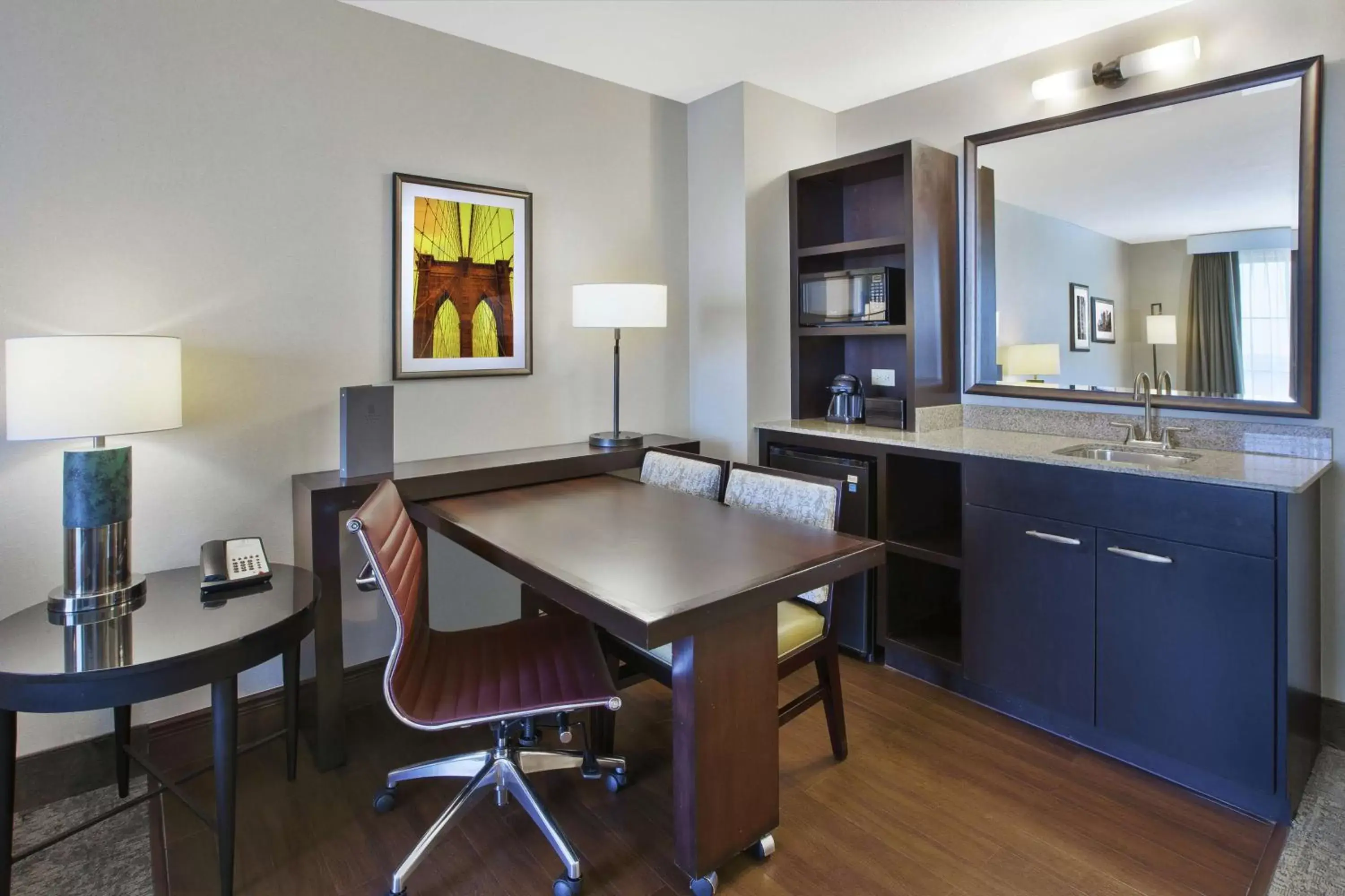 Bedroom, Kitchen/Kitchenette in Embassy Suites Columbus - Airport