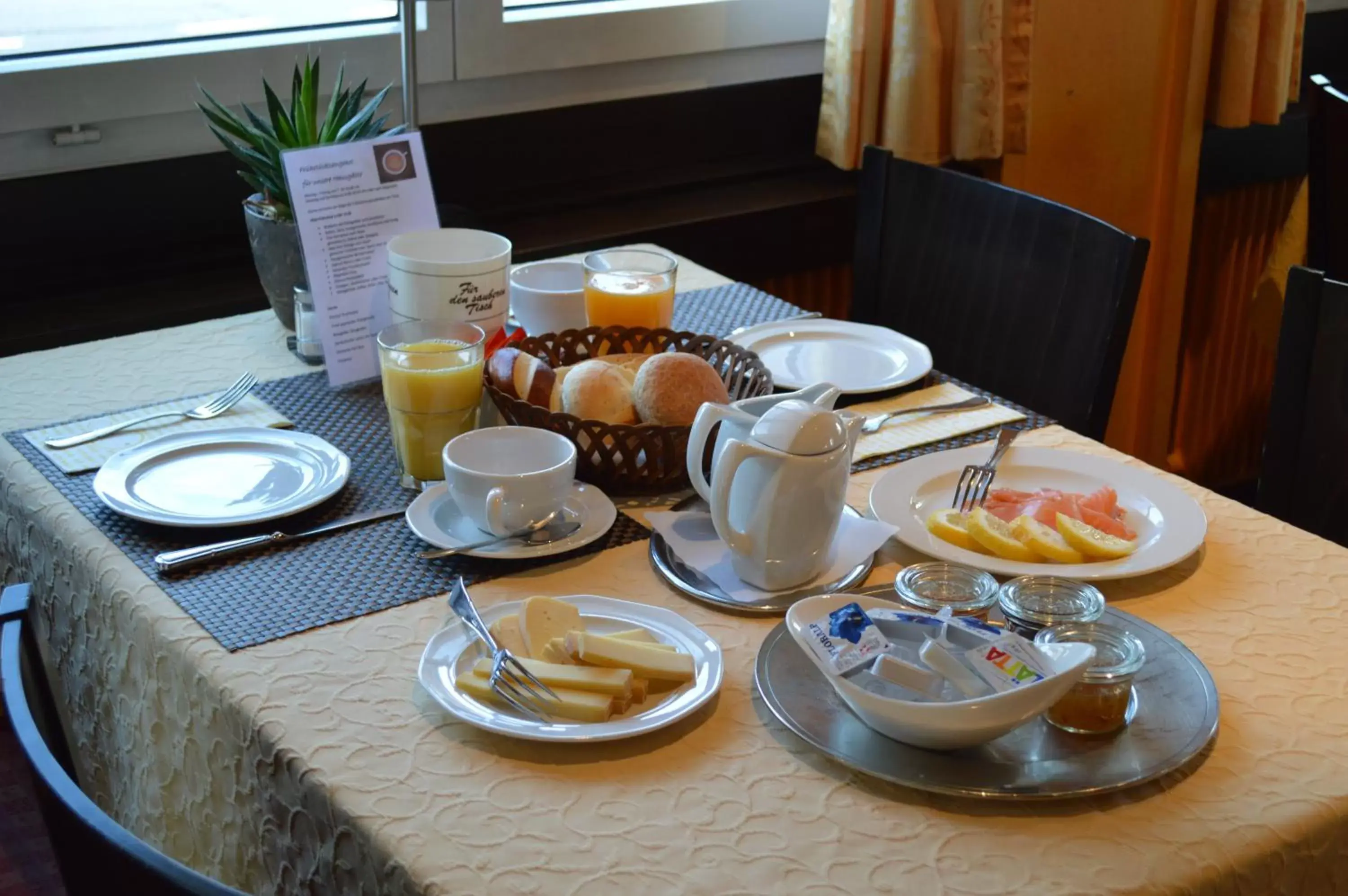 Food and drinks in Hotel Garni Rösslipost