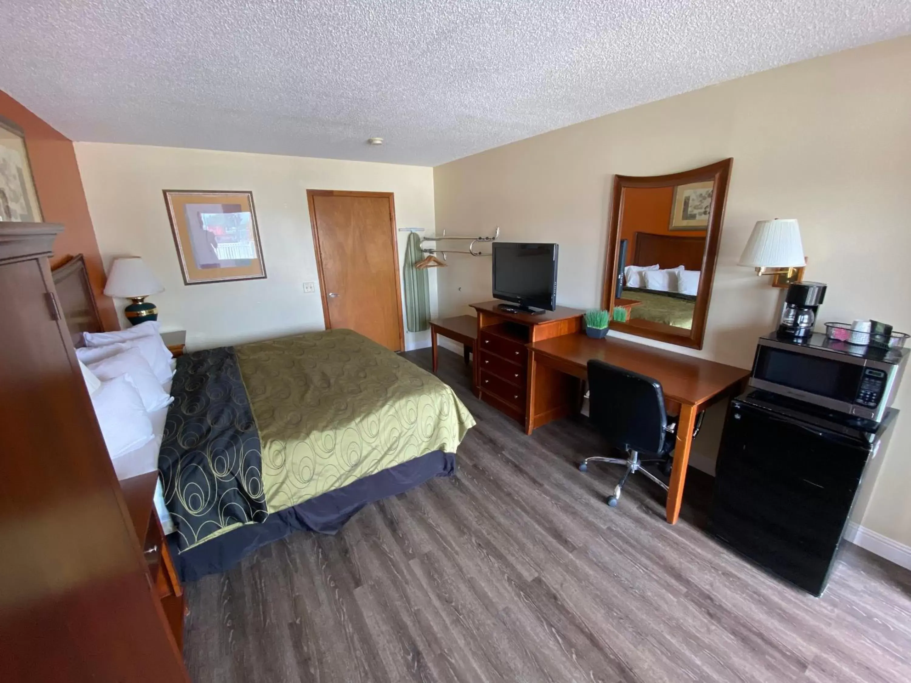 Budget Host Inn - Baxley