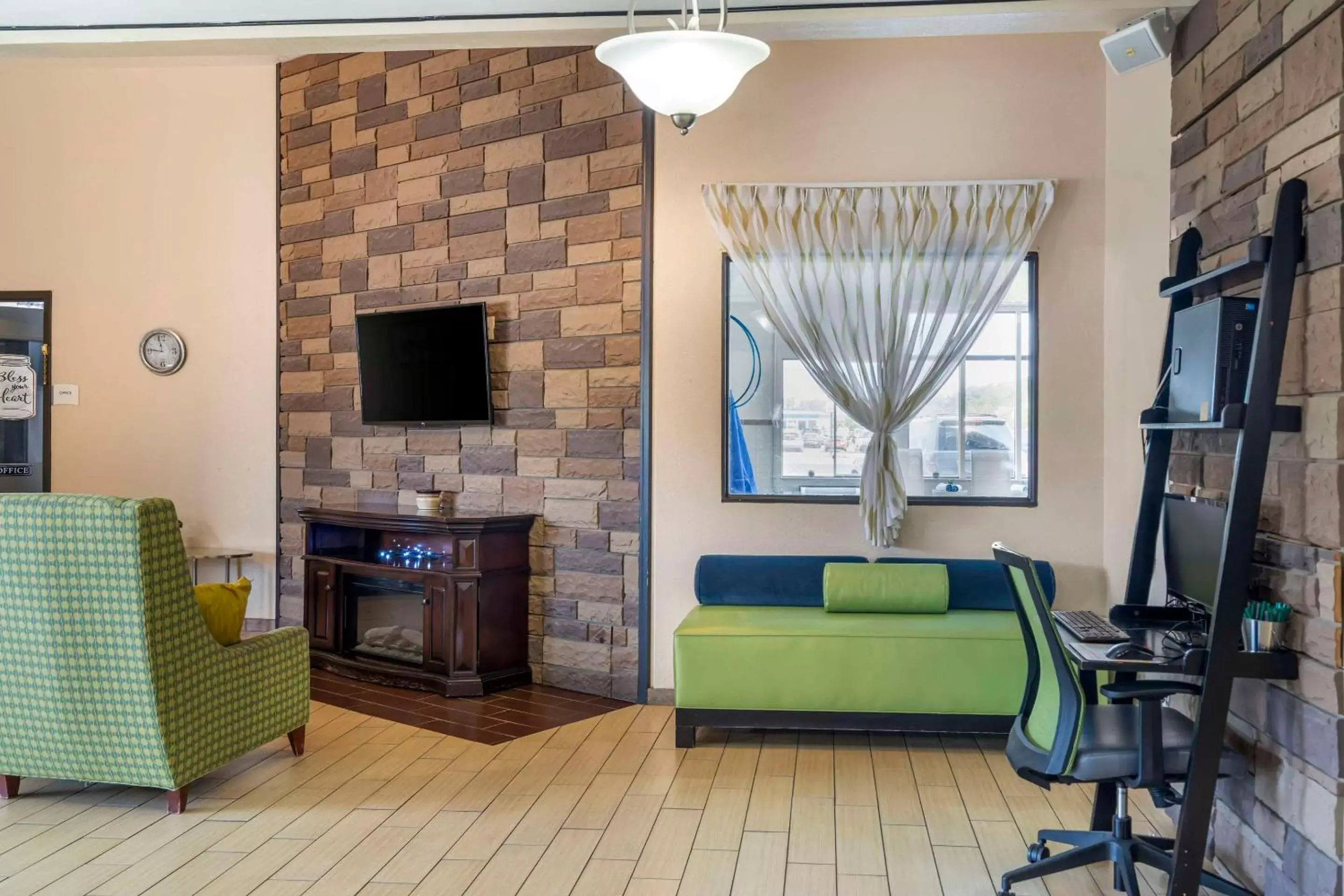 Lobby or reception, Seating Area in Quality Inn & Suites Delaware