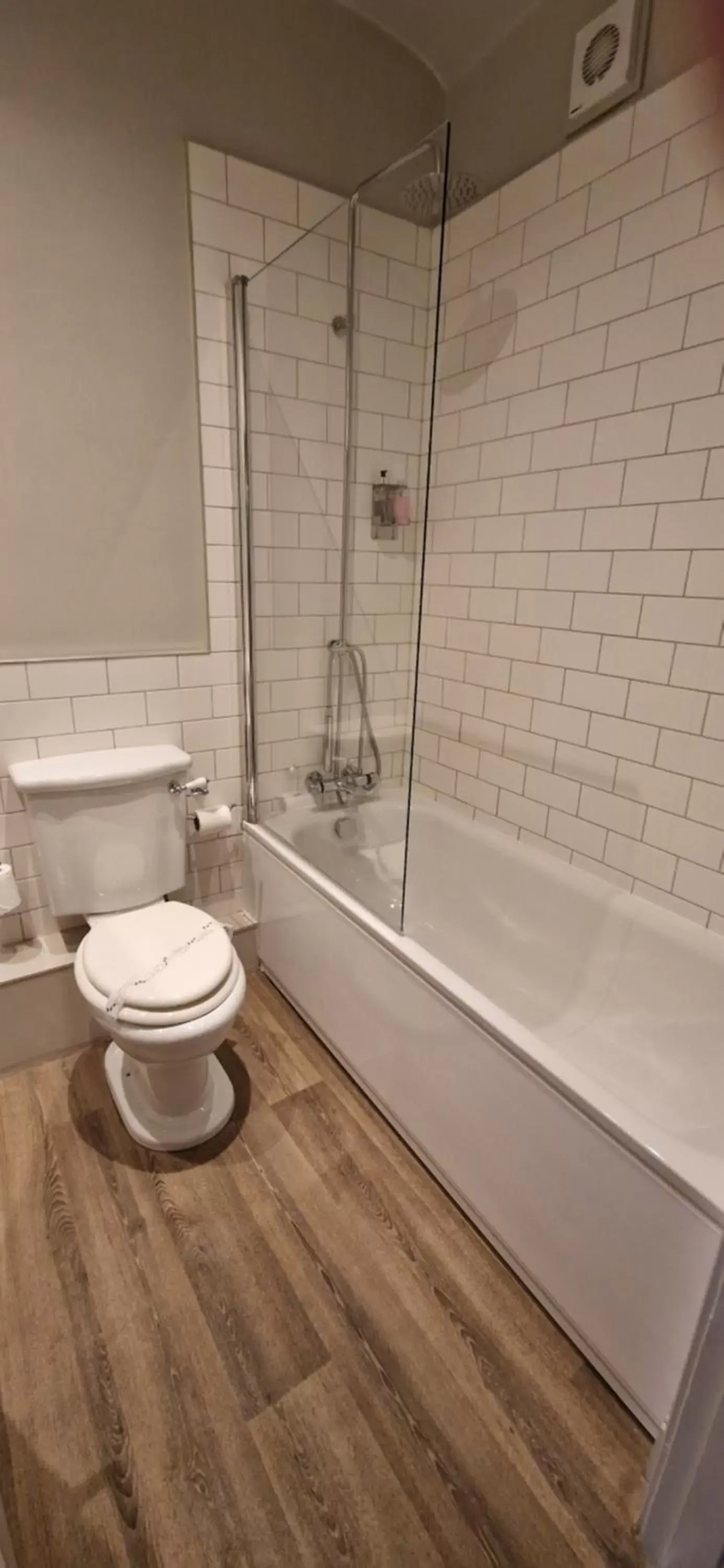 Shower, Bathroom in The Cross-Keys Hotel