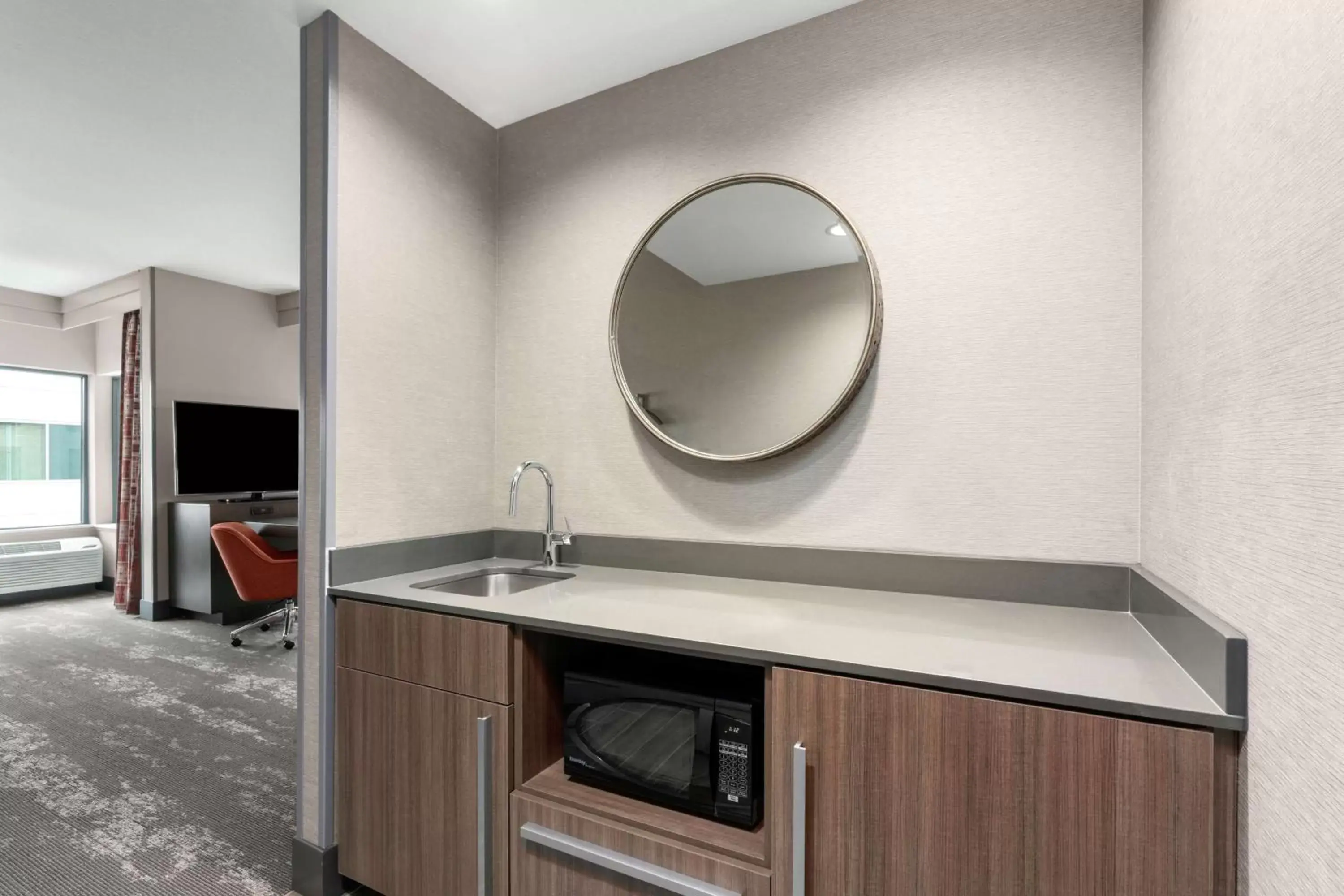 Photo of the whole room, Kitchen/Kitchenette in Hampton Inn & Suites Spokane Downtown-South