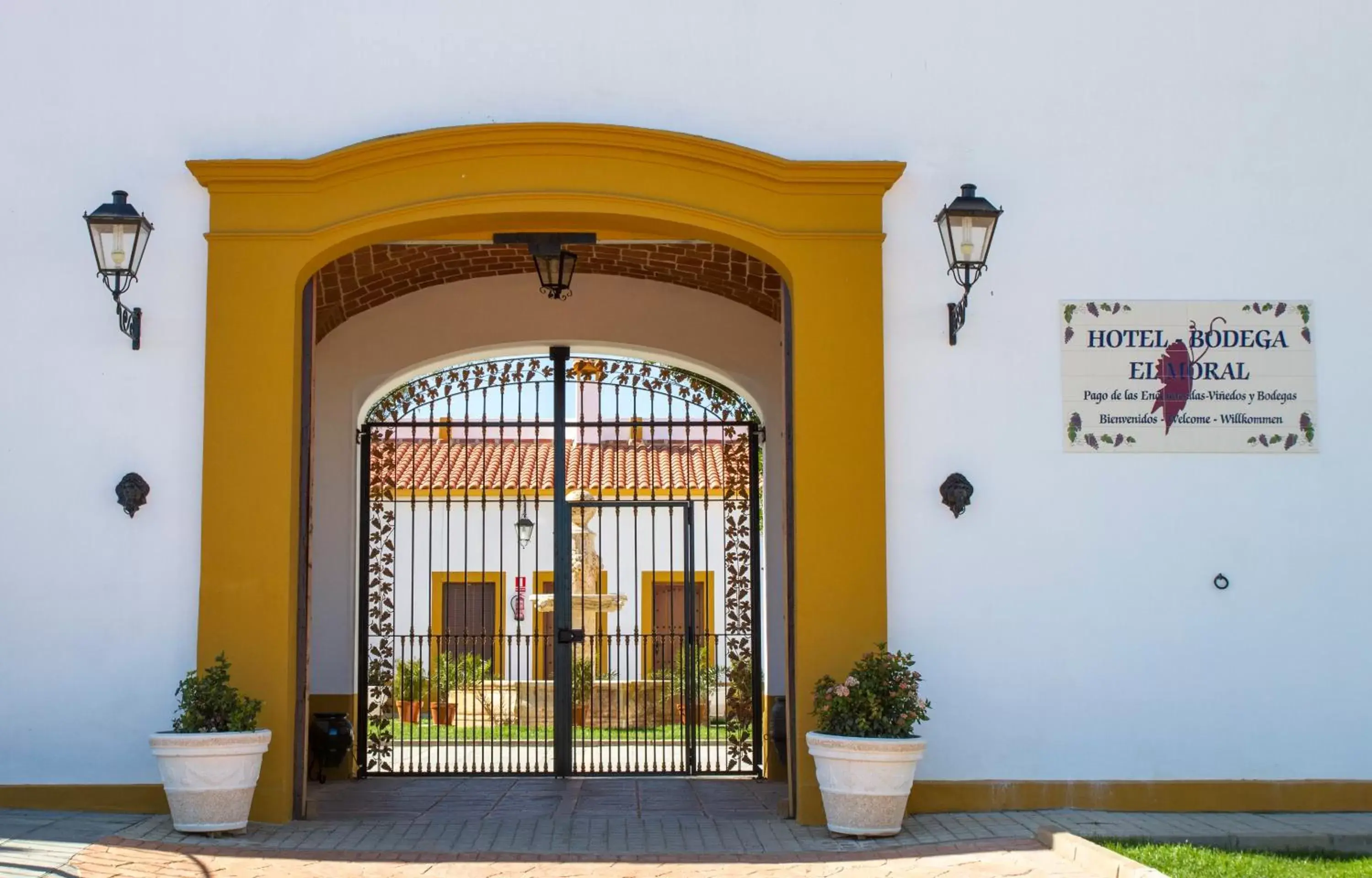 Facade/entrance in Hotel Bodega el Moral