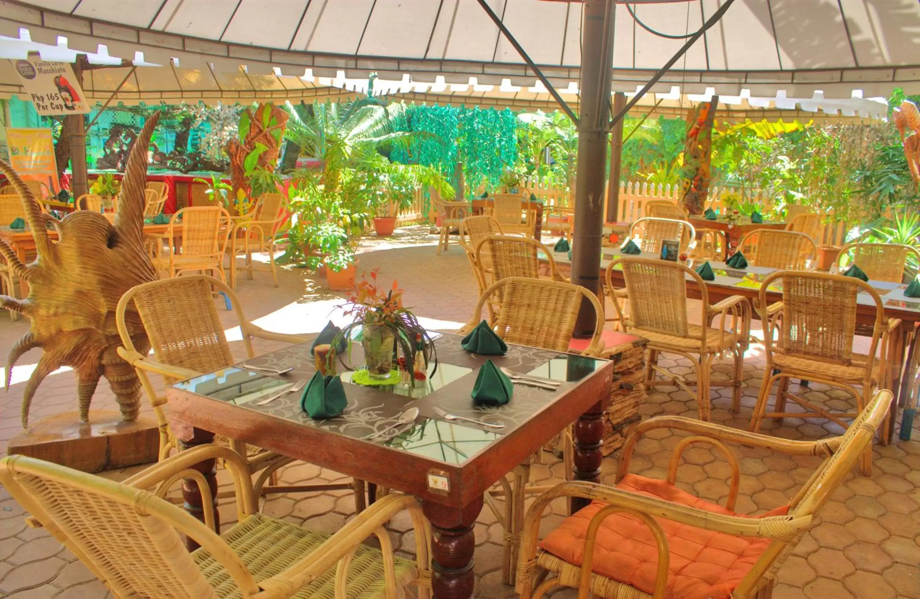 Restaurant/Places to Eat in Deep Forest Garden Hotel