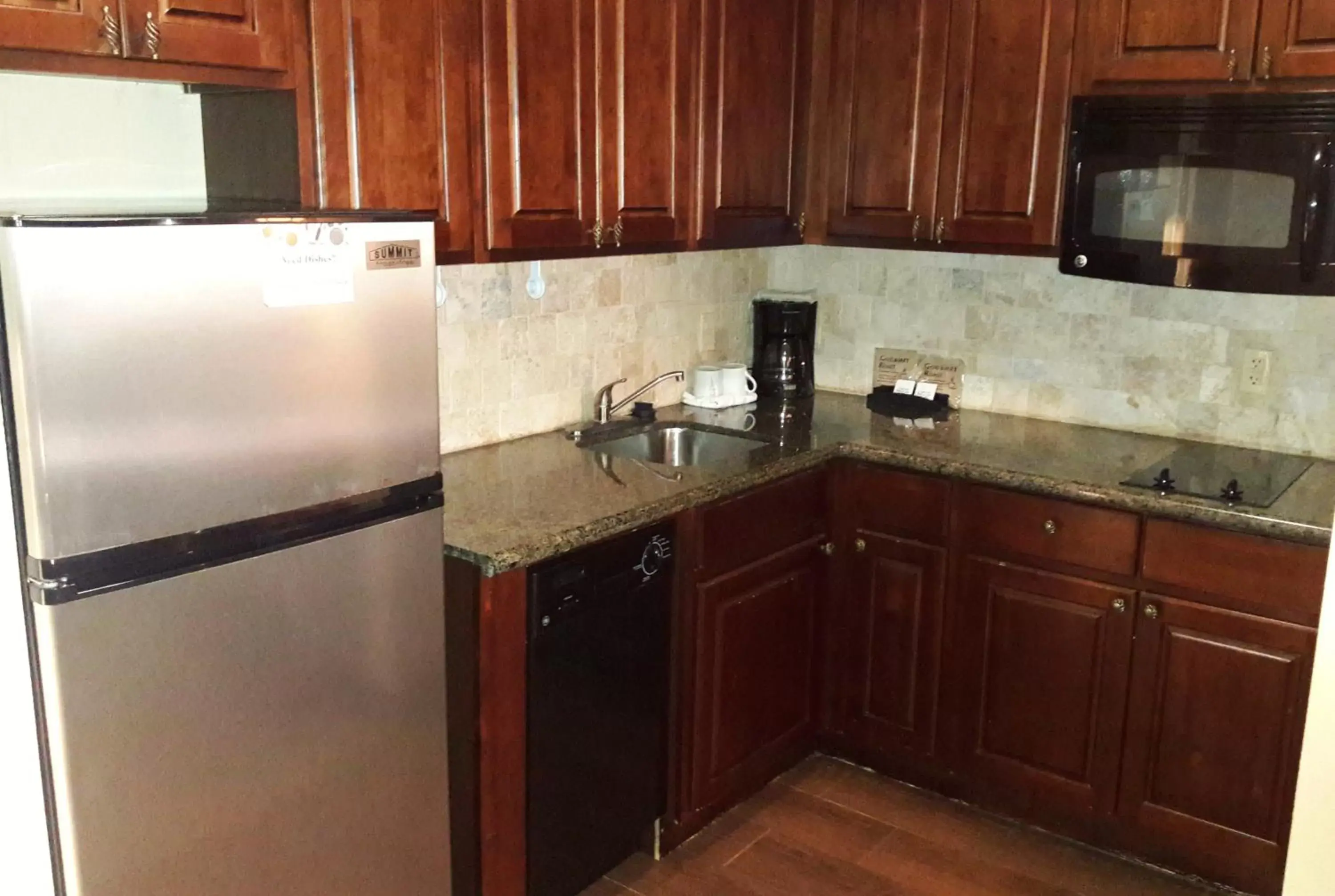 Kitchen or kitchenette, Kitchen/Kitchenette in WeStay Suites - Covington/Mandeville