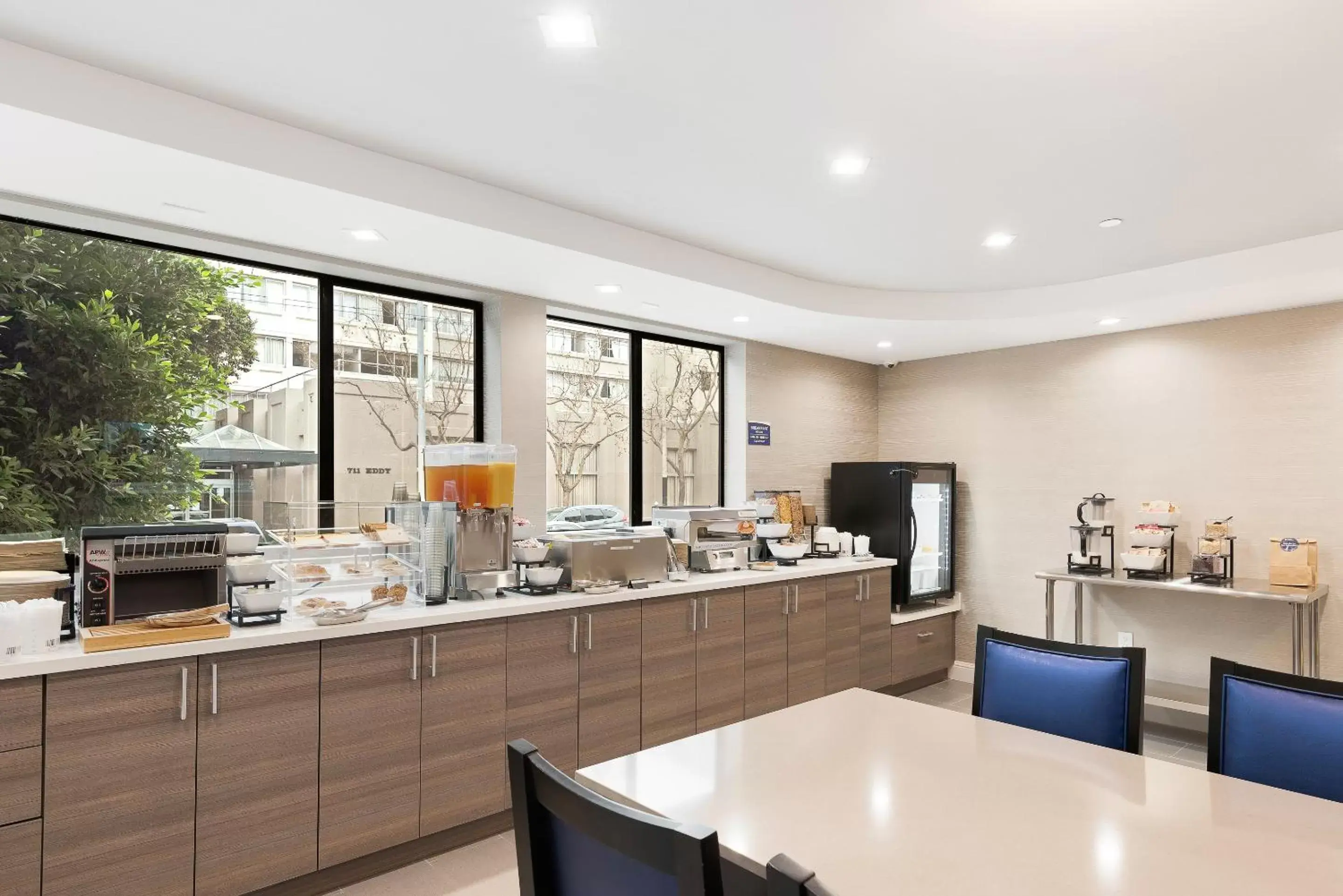 Breakfast in Best Western Red Coach Inn Breakfast in Best Western Red Coach Inn