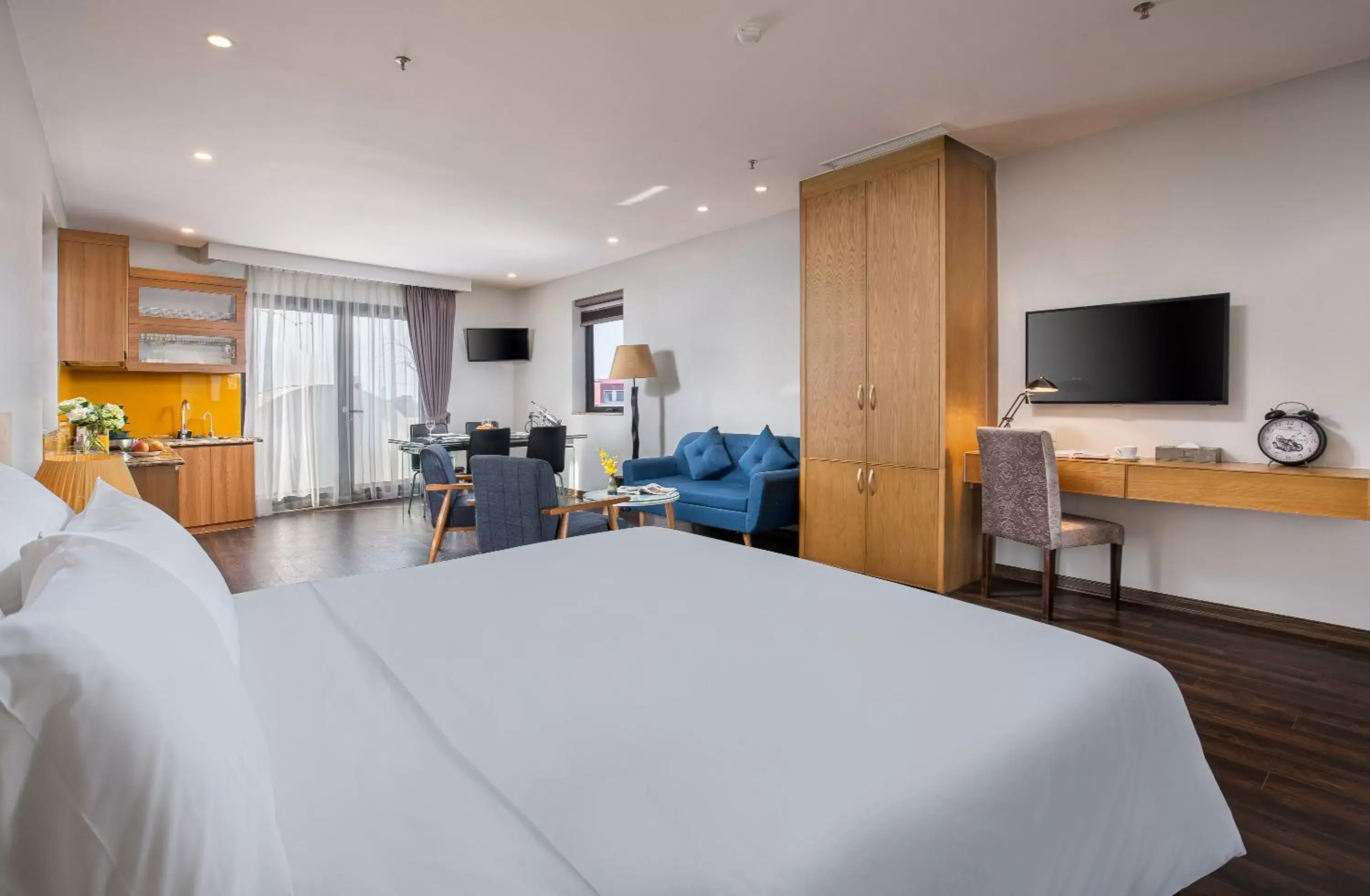 Property building, Bed in Hanoi Paon Hotel Spa & Sky Bar Property building, Bed in Hanoi Paon Hotel Spa & Sky Bar