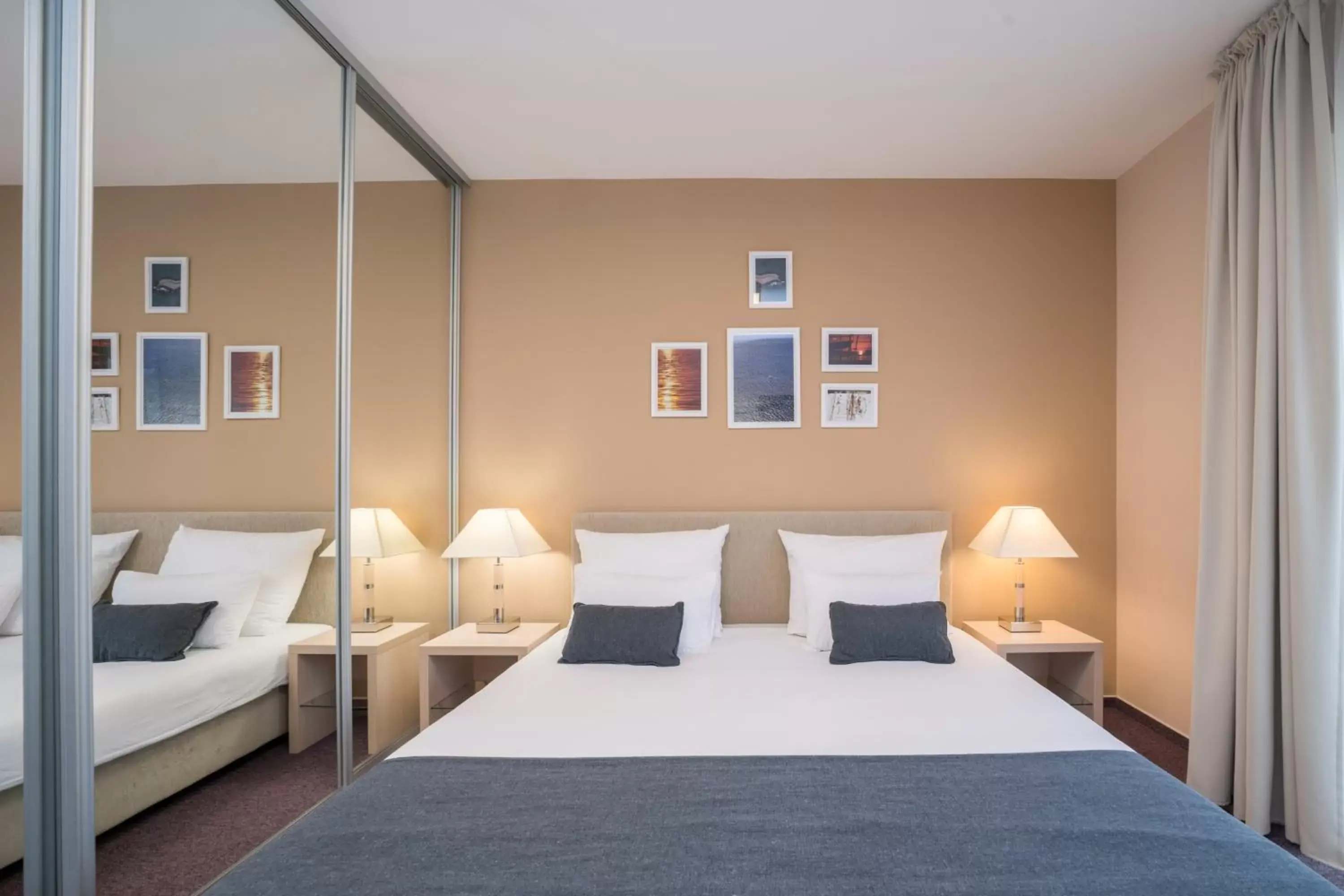 Double Room with Park View in Hotel Zlatna Vala Double Room with Park View in Hotel Zlatna Vala