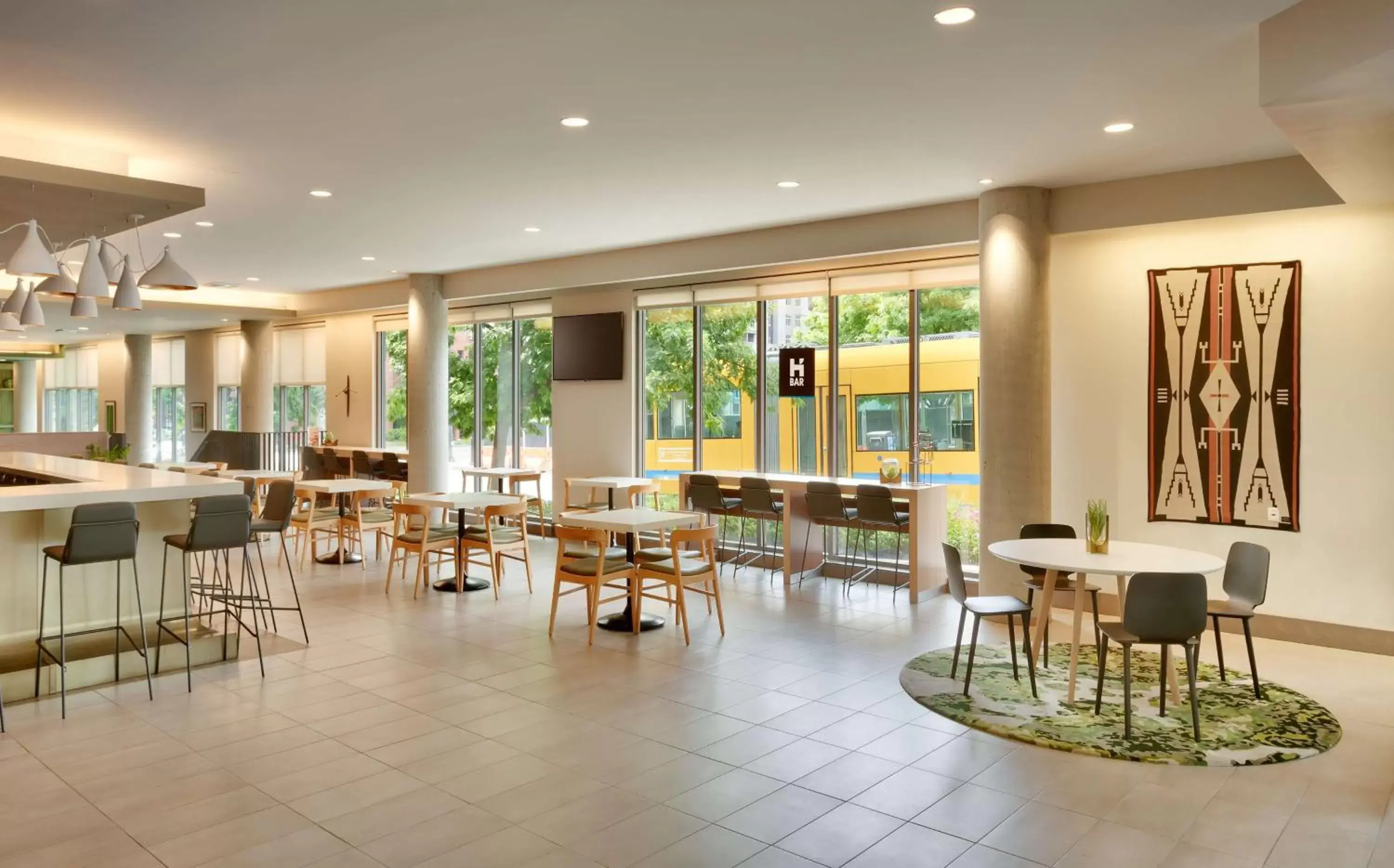 Lobby or reception, Restaurant/Places to Eat in Hyatt House Portland / Downtown