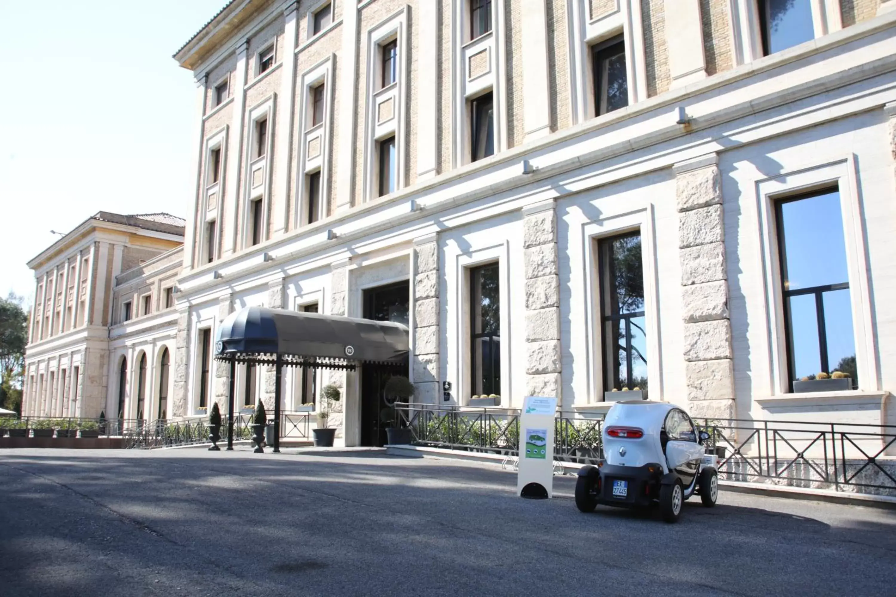 Facade/entrance, Property Building in TH Roma - Carpegna Palace