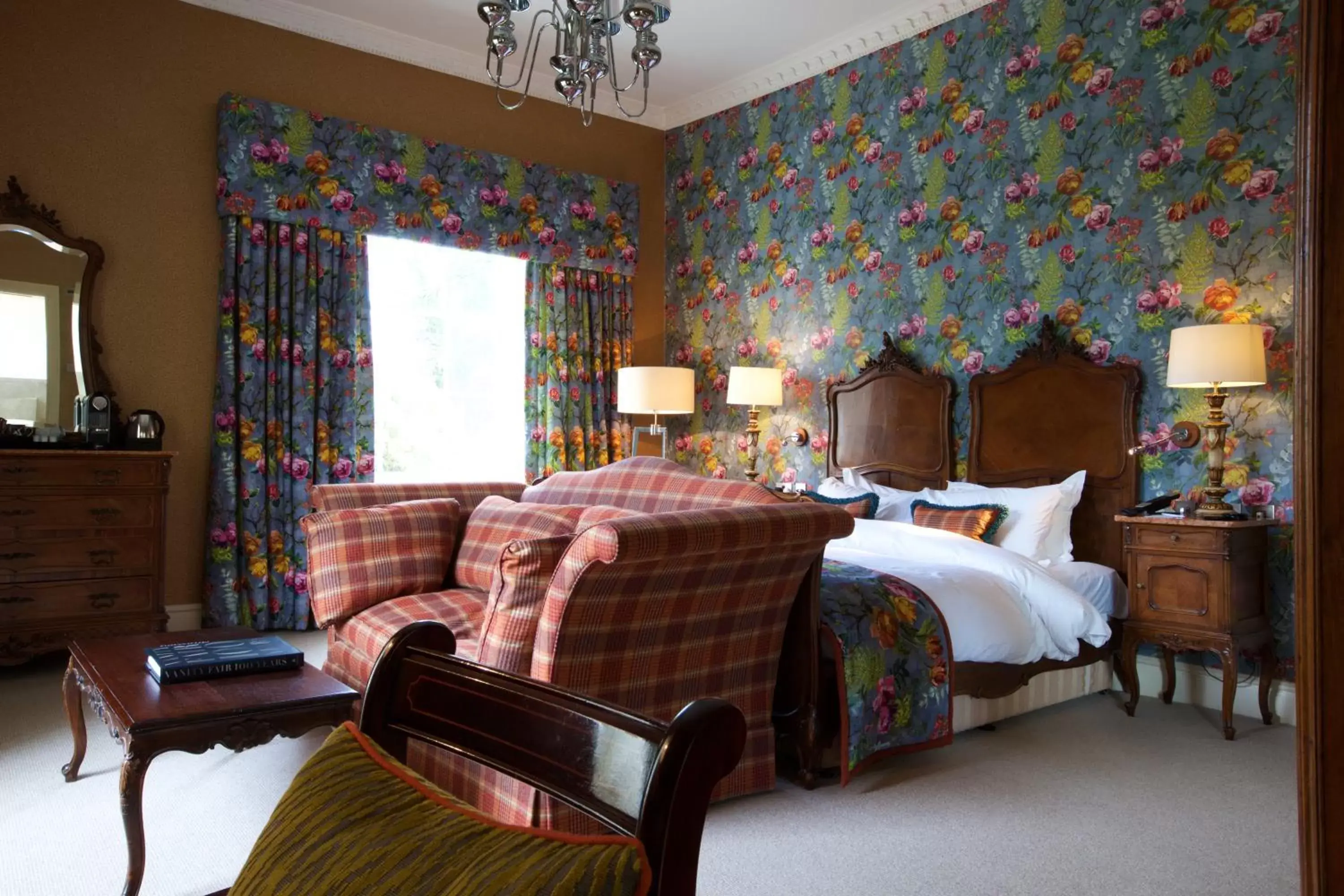 Photo of the whole room, Bed in Storrs Hall Hotel